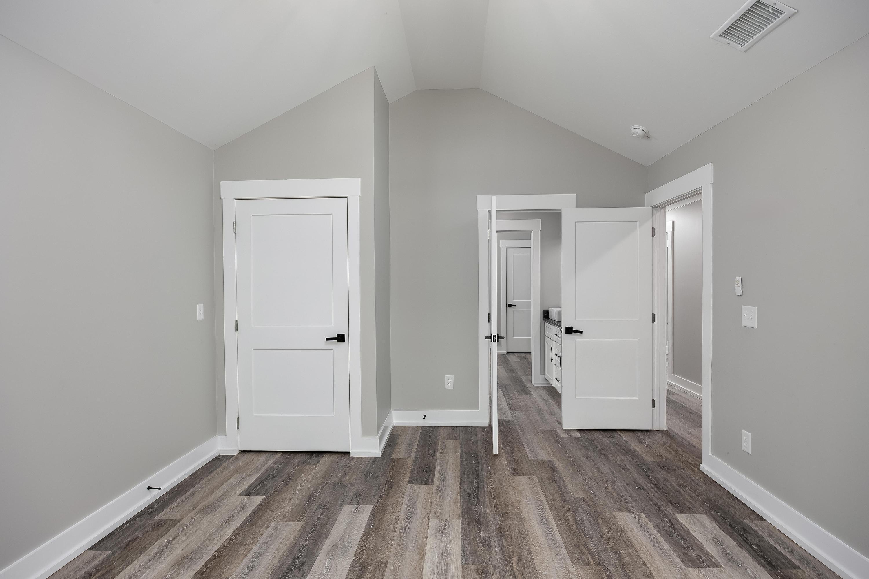 828 Henderson Avenue