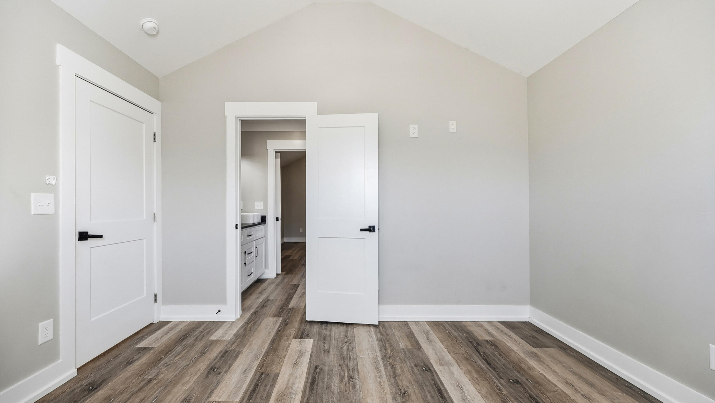 828 Henderson Avenue