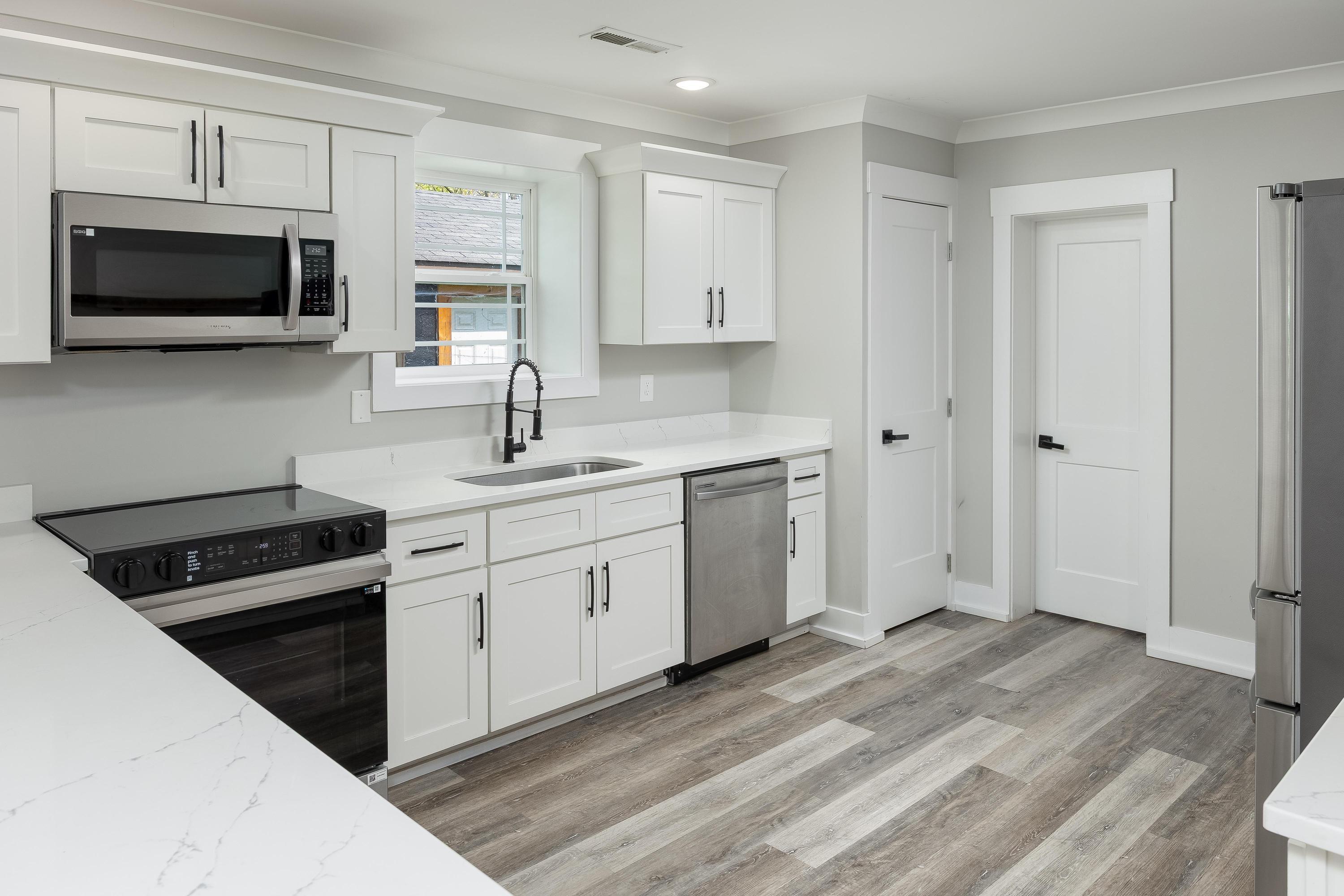 828 Henderson Avenue