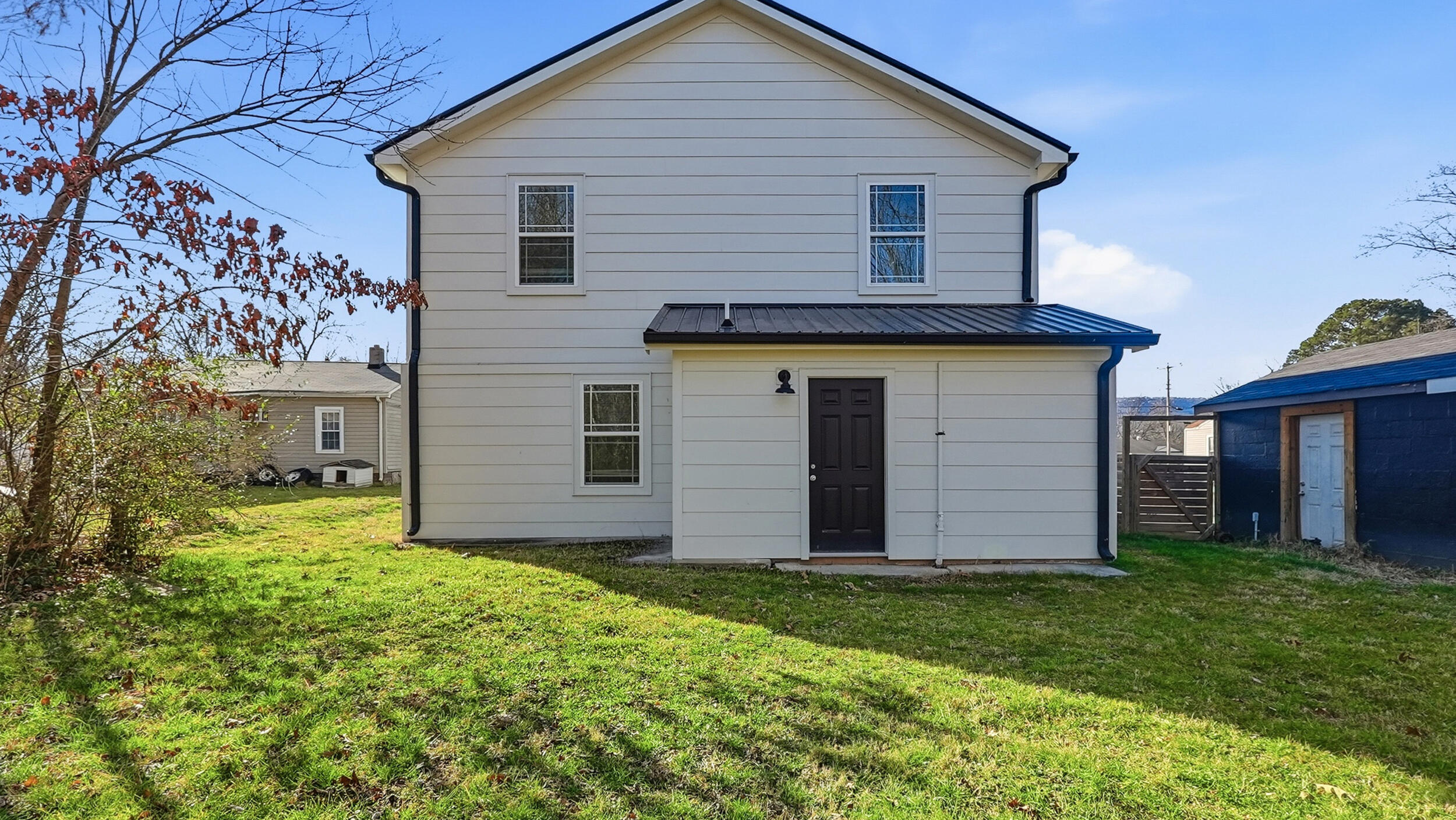 828 Henderson Avenue