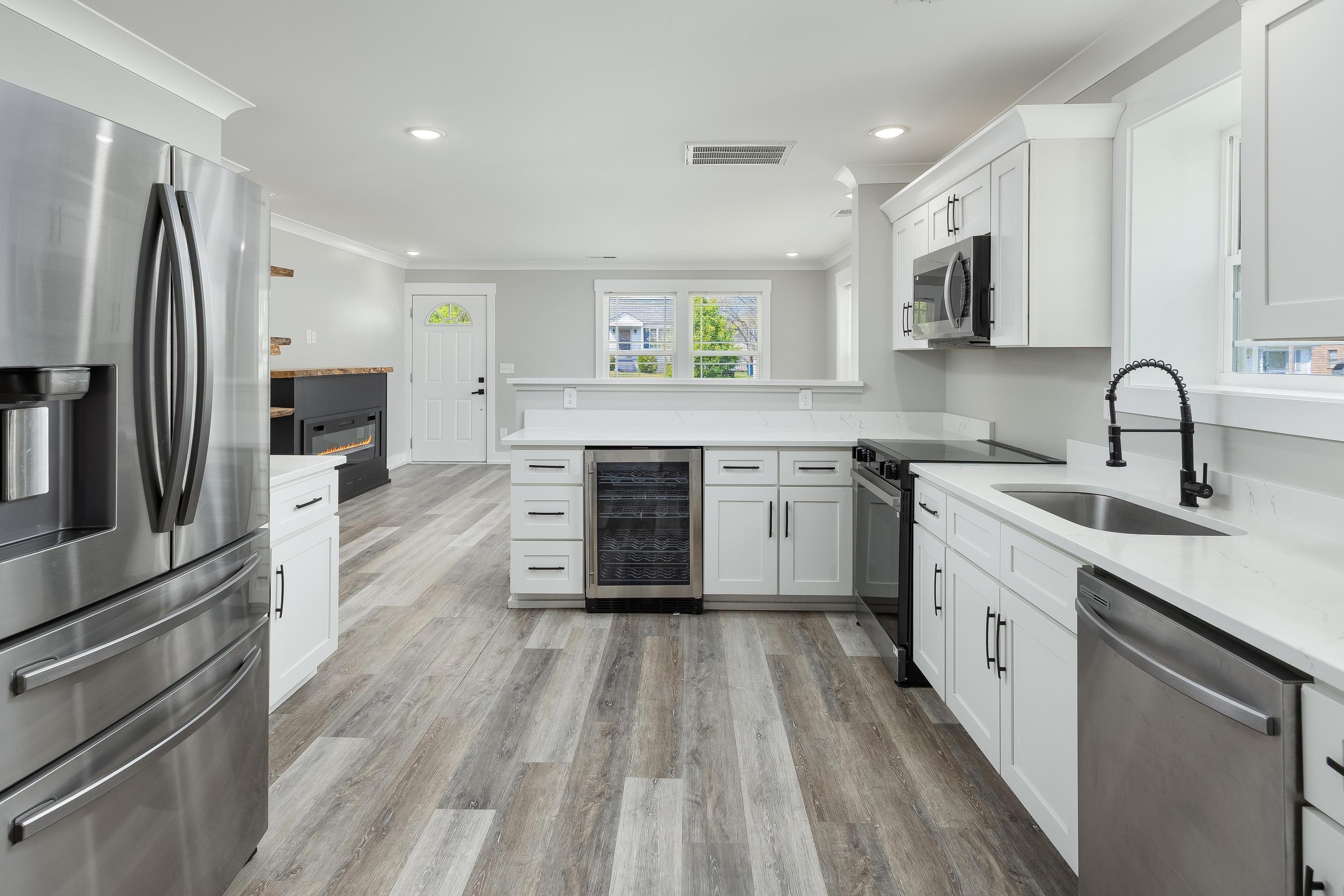 828 Henderson Avenue