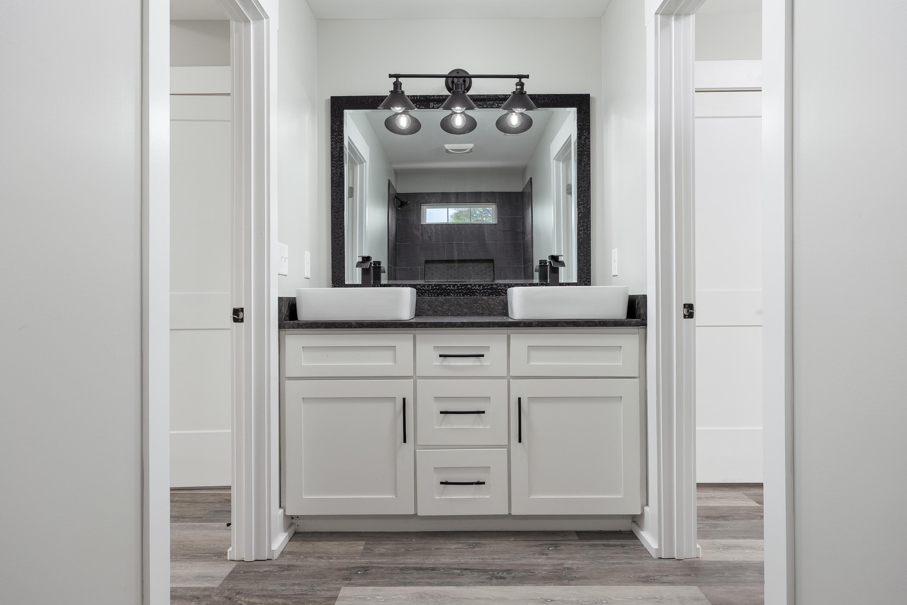 828 Henderson Avenue