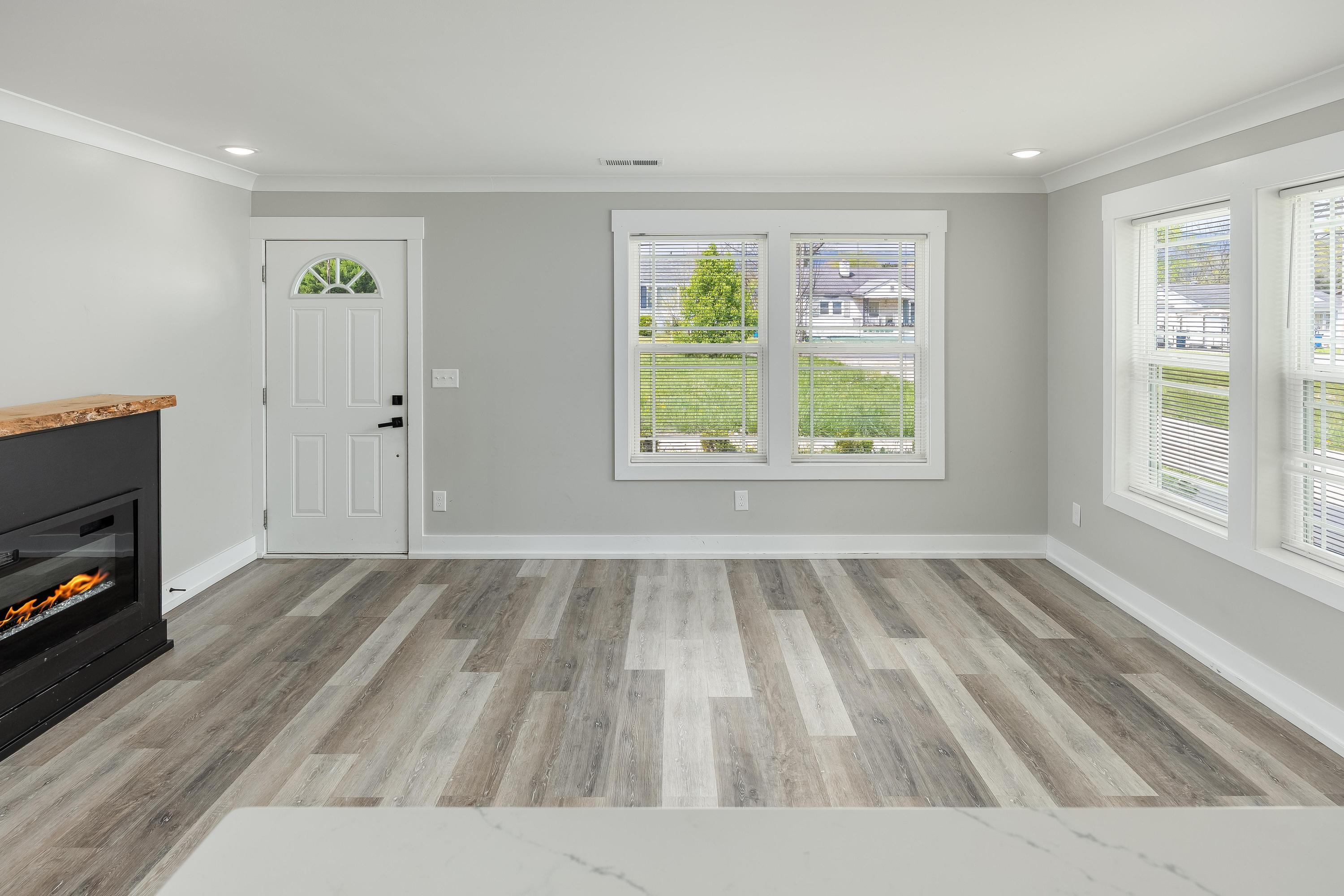 828 Henderson Avenue