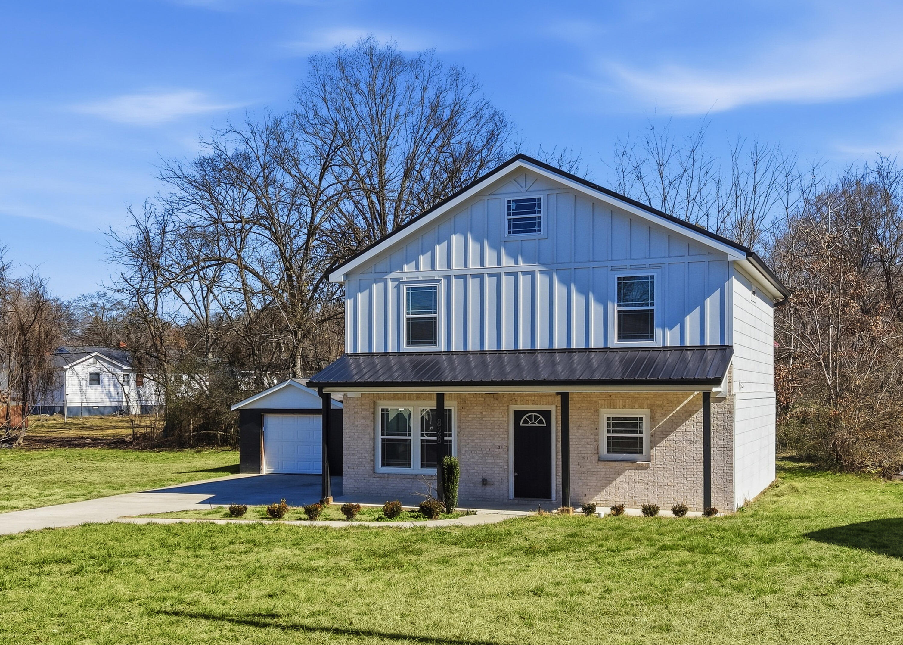 828 Henderson Avenue