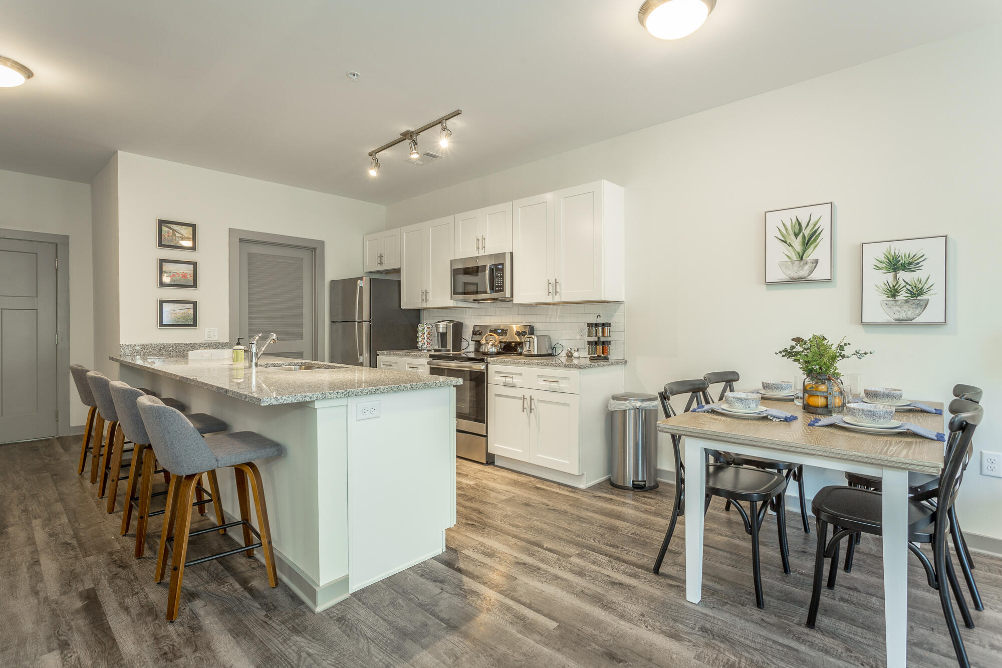 804 Riverfront Parkway, 409