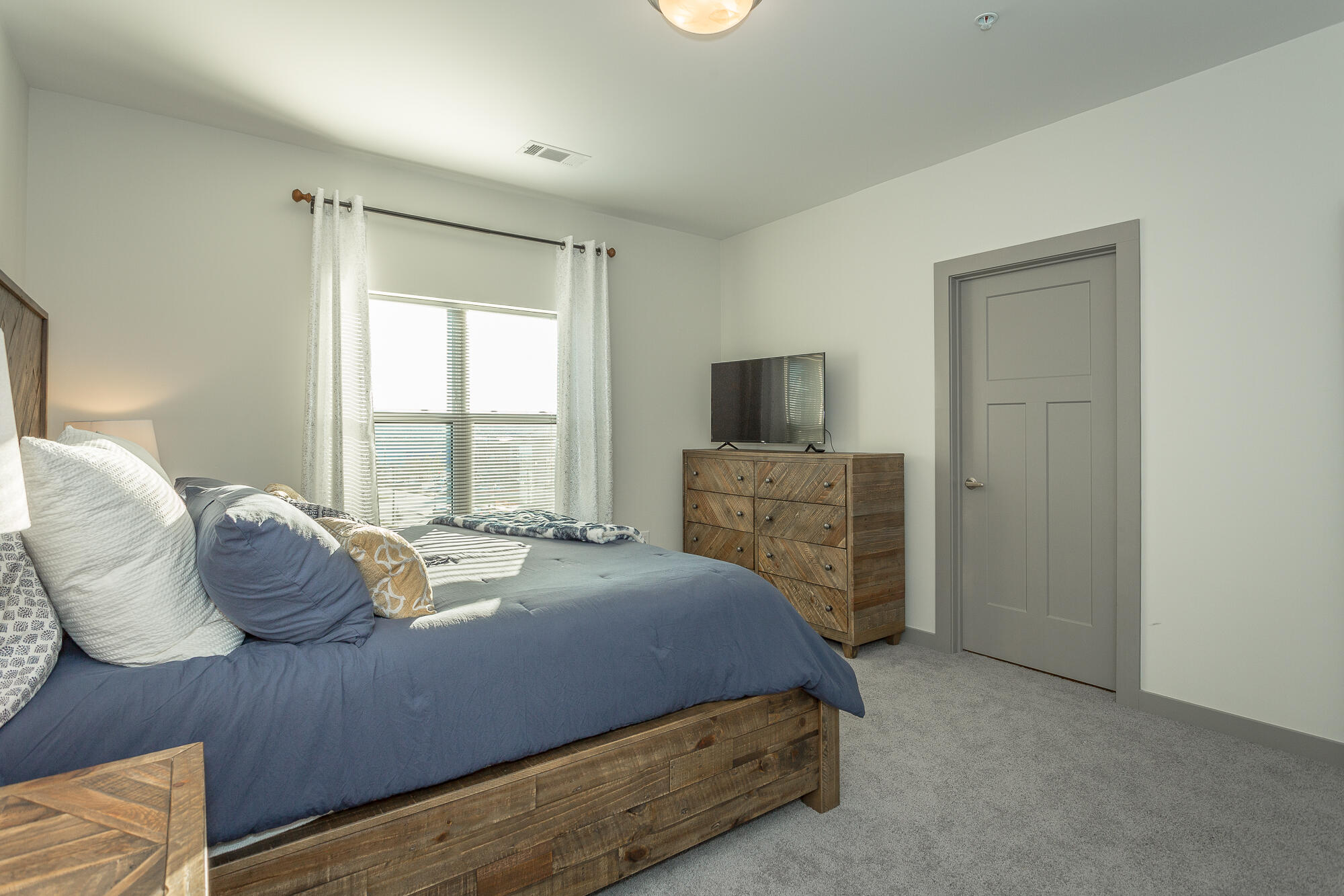 804 Riverfront Parkway, 409