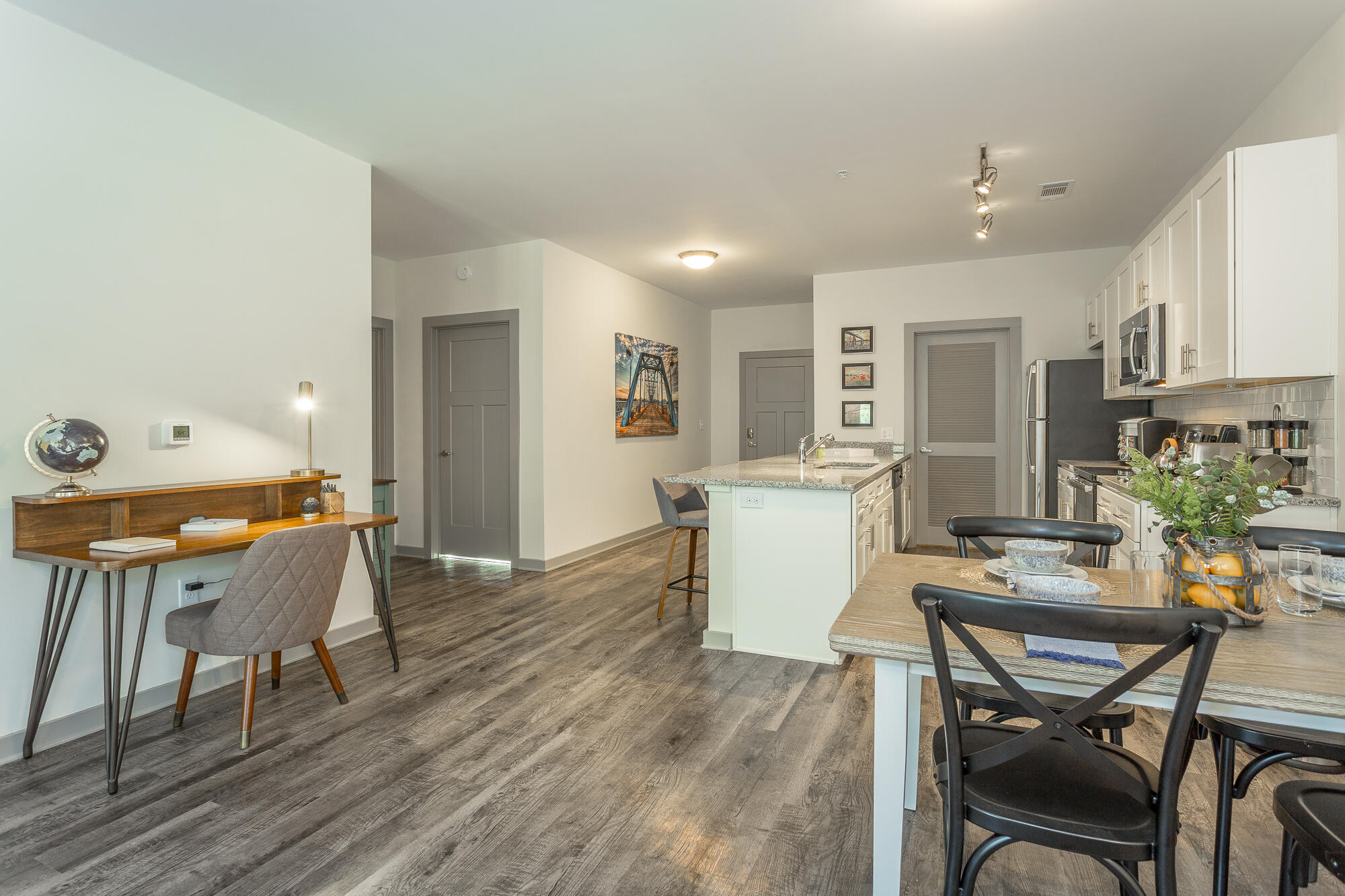 804 Riverfront Parkway, 409