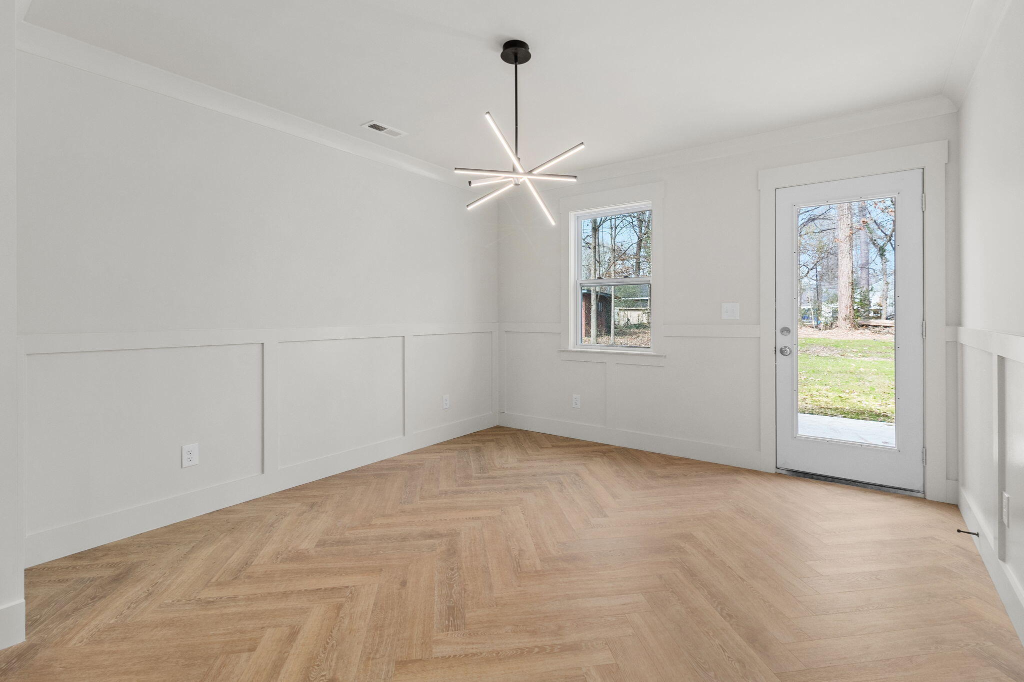 119 N Moore North Road