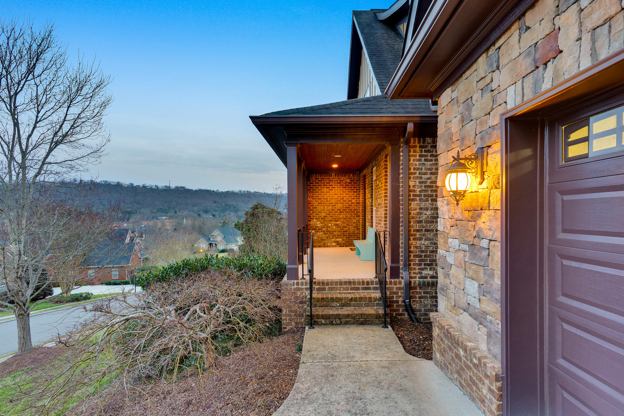 8956 Wandering Way
