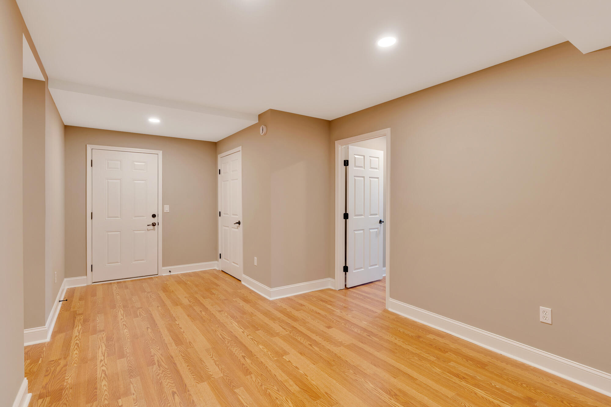 8956 Wandering Way