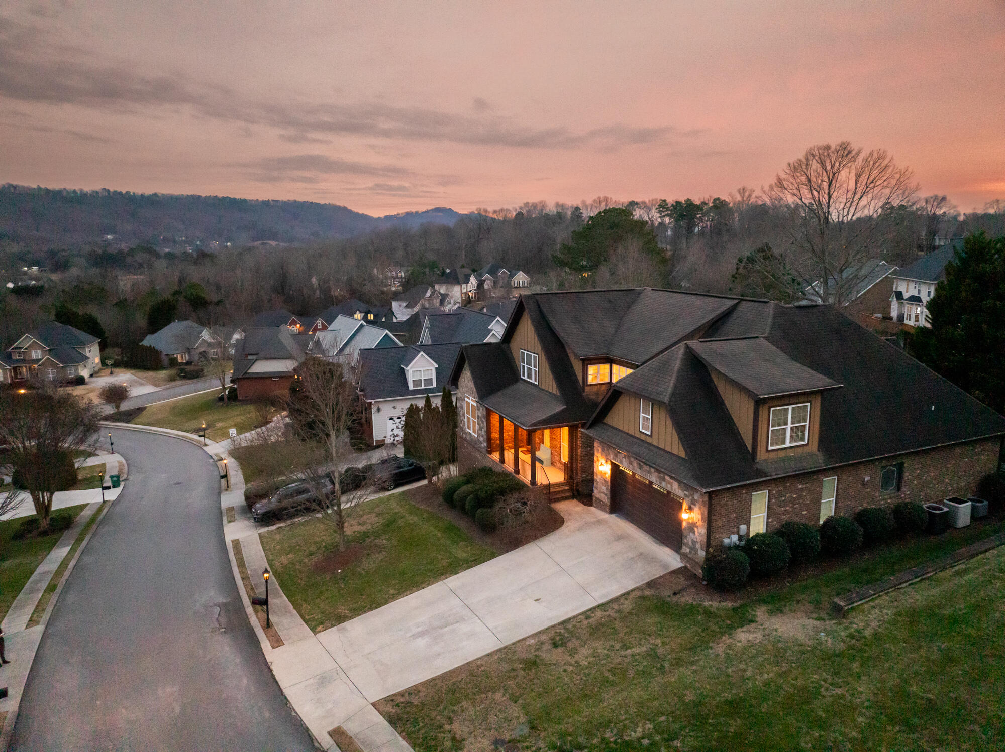 8956 Wandering Way