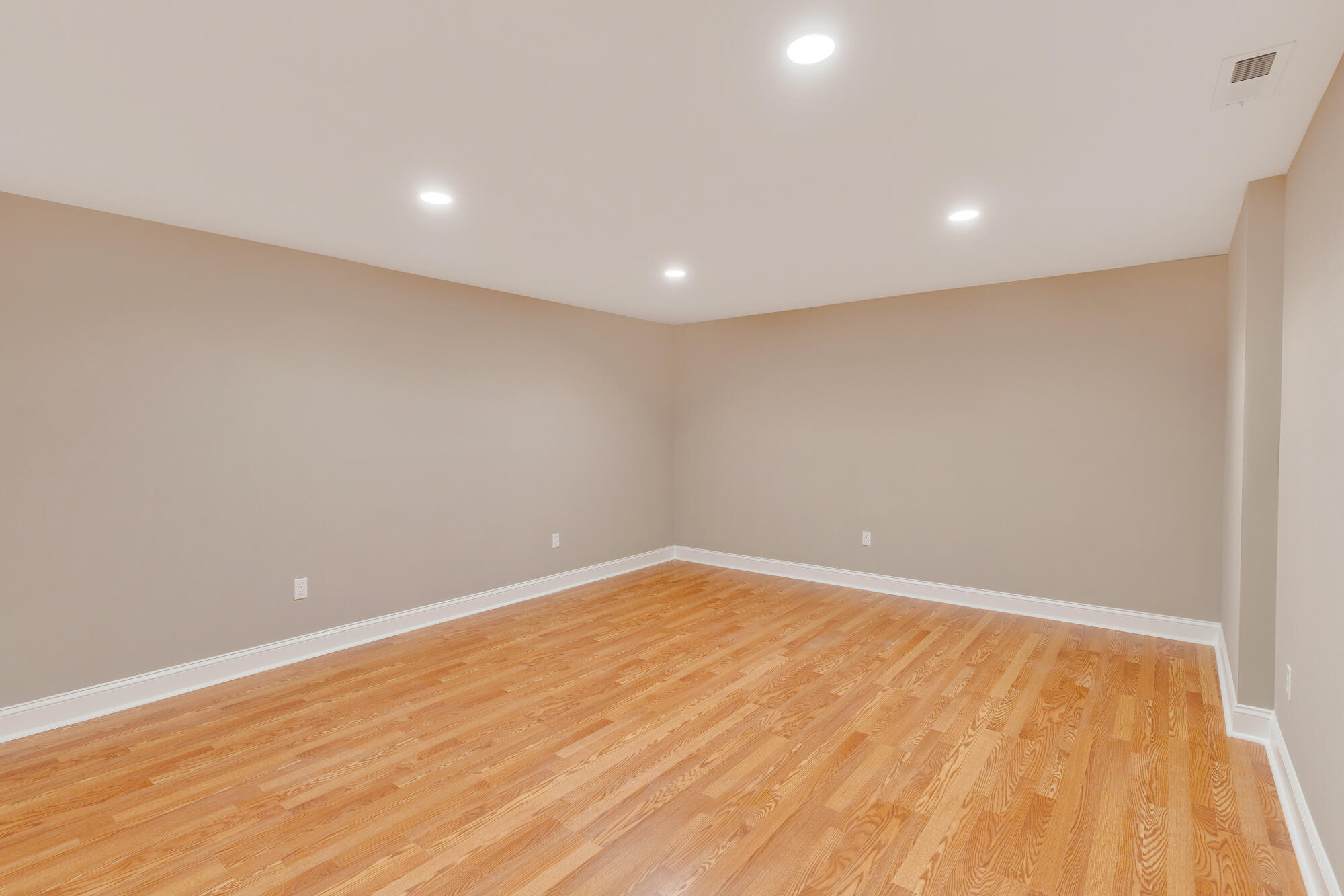 8956 Wandering Way