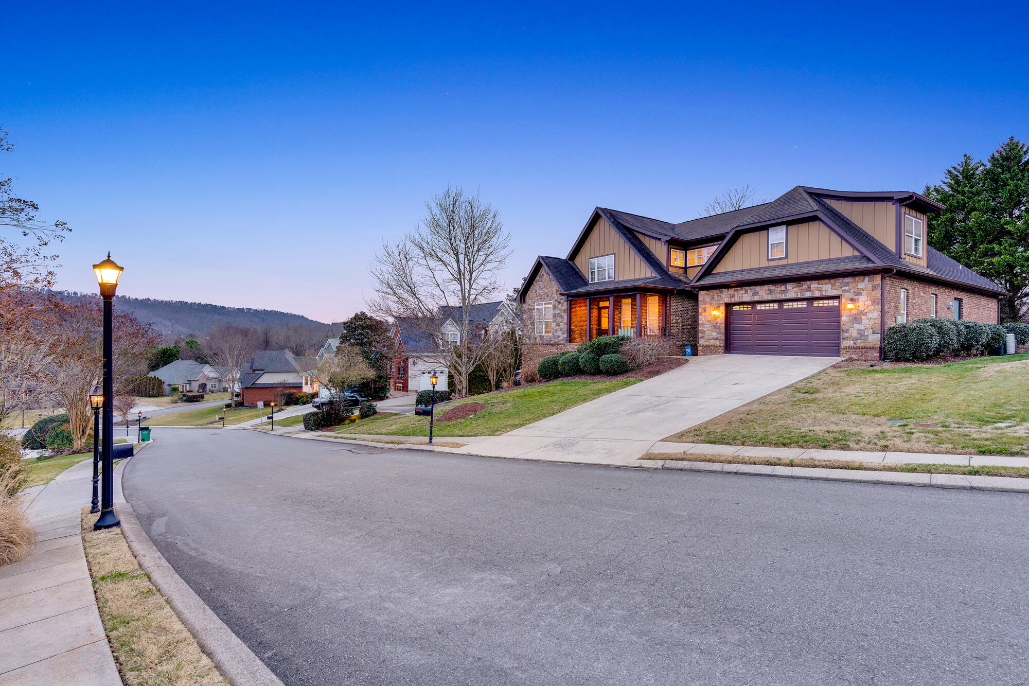 8956 Wandering Way