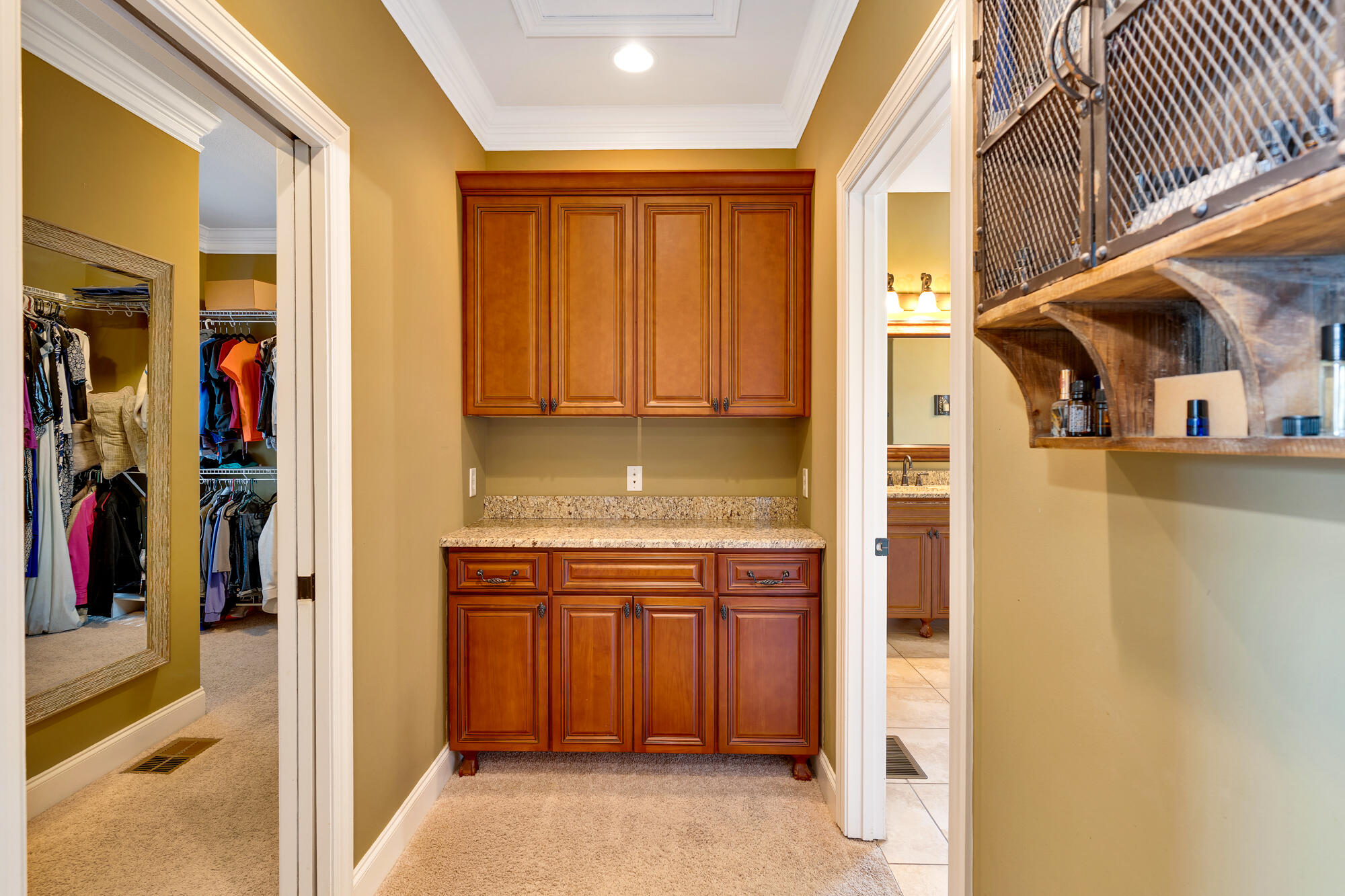 8956 Wandering Way