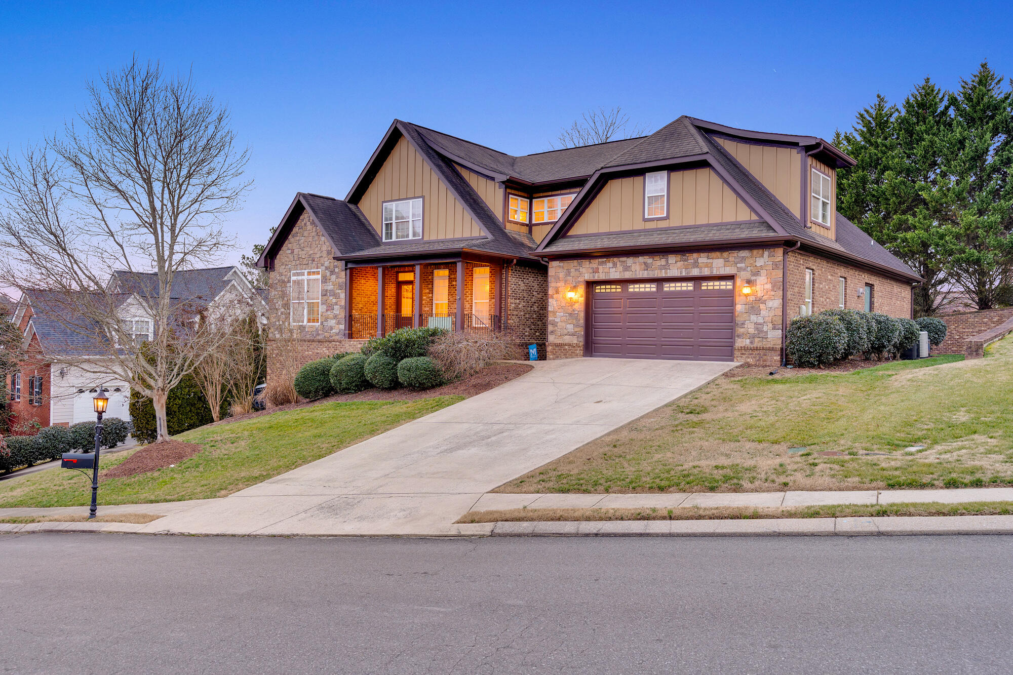 8956 Wandering Way