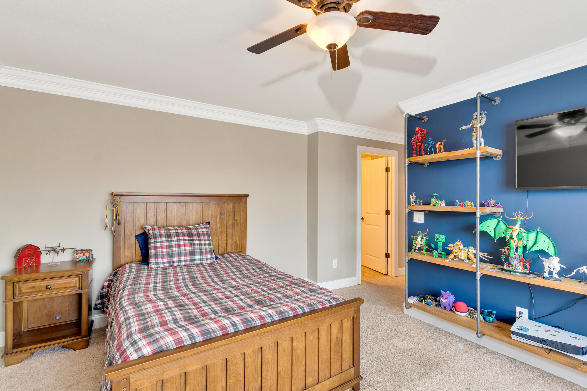 8956 Wandering Way