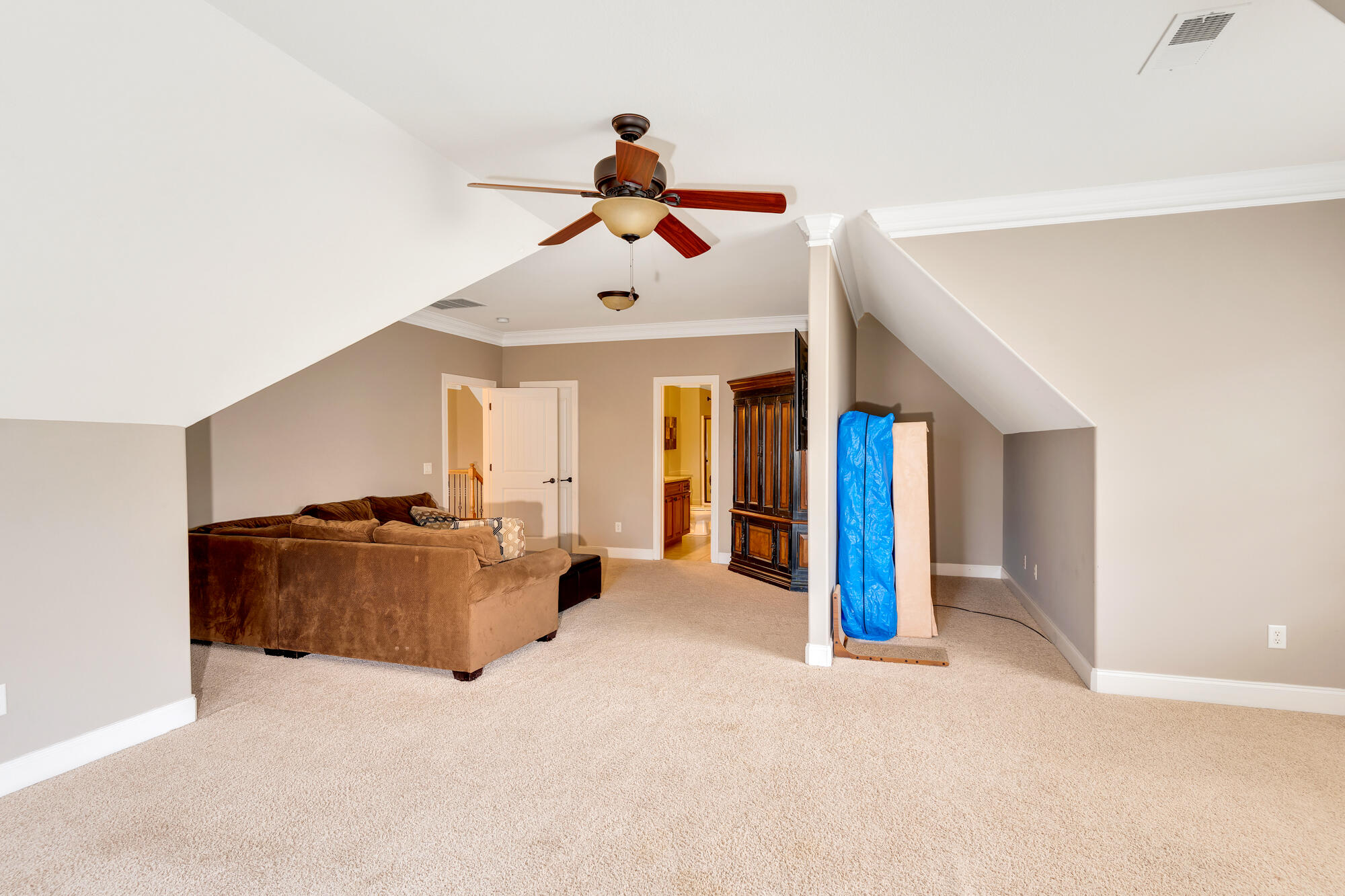 8956 Wandering Way