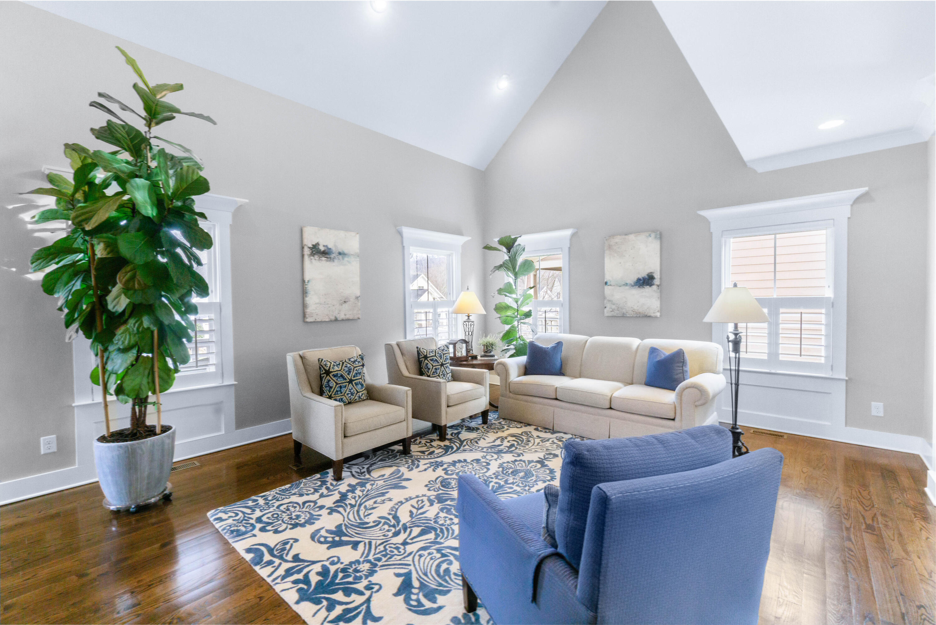 9582 Rookwood Circle