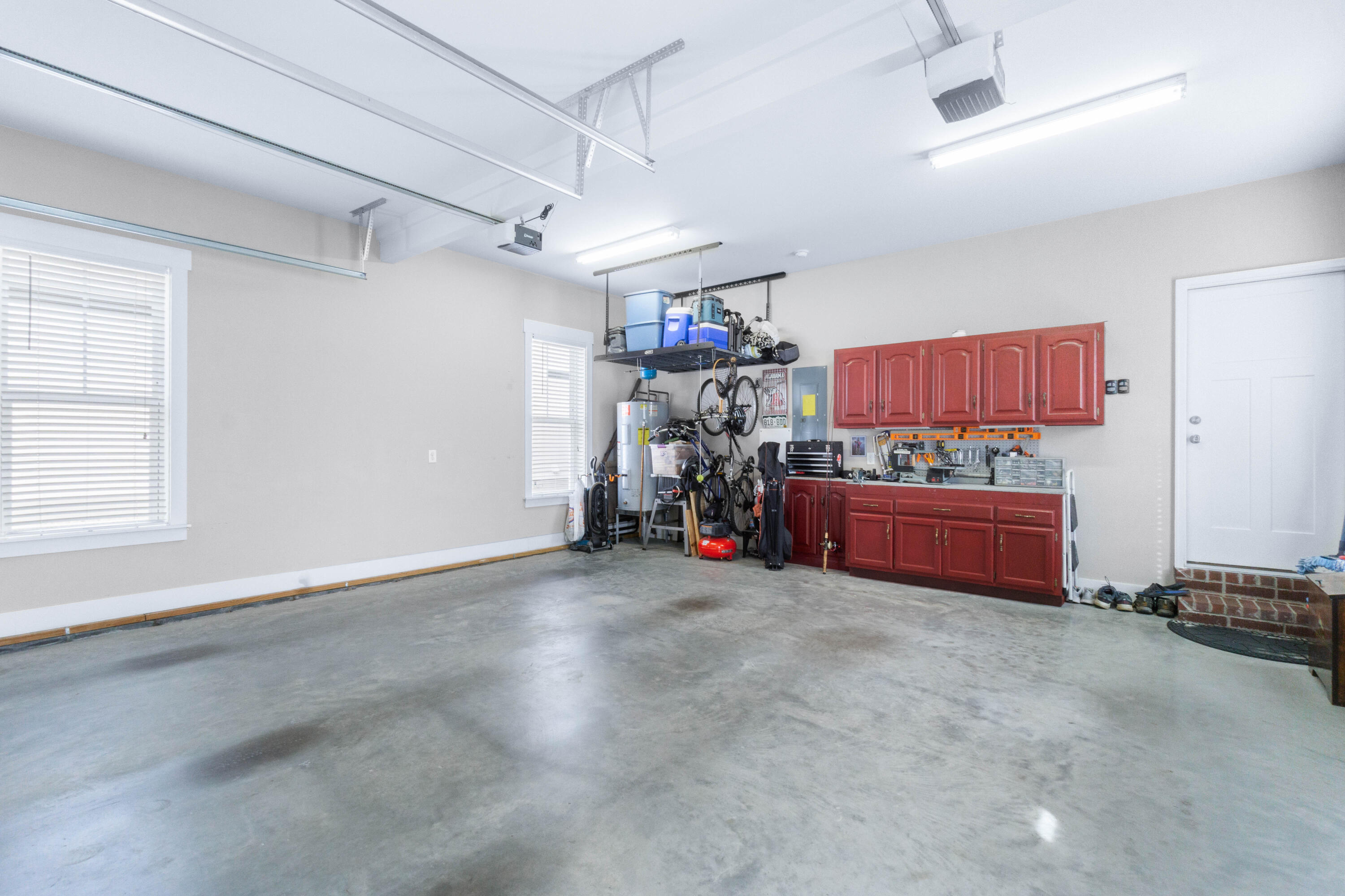 9582 Rookwood Circle