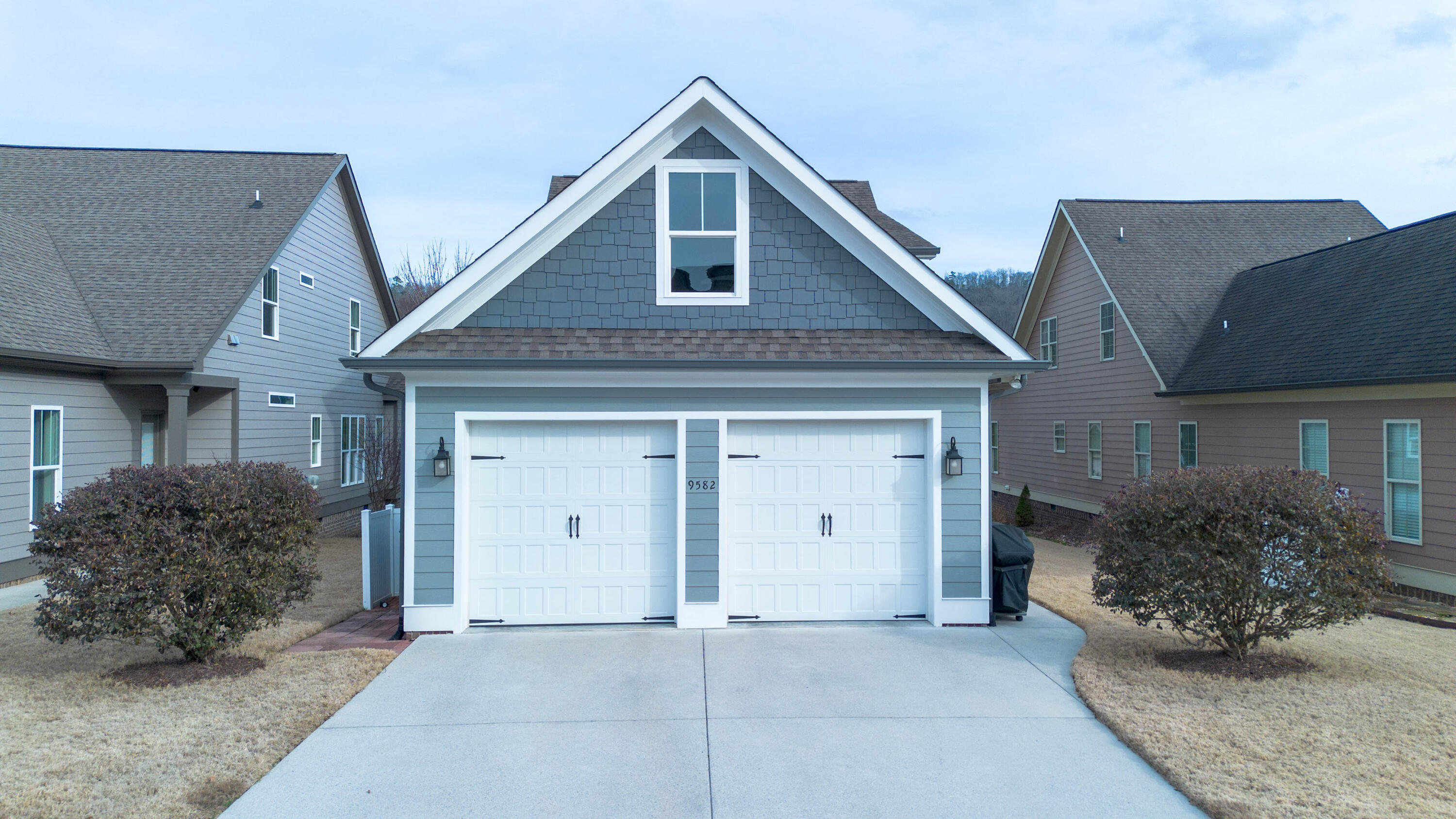 9582 Rookwood Circle