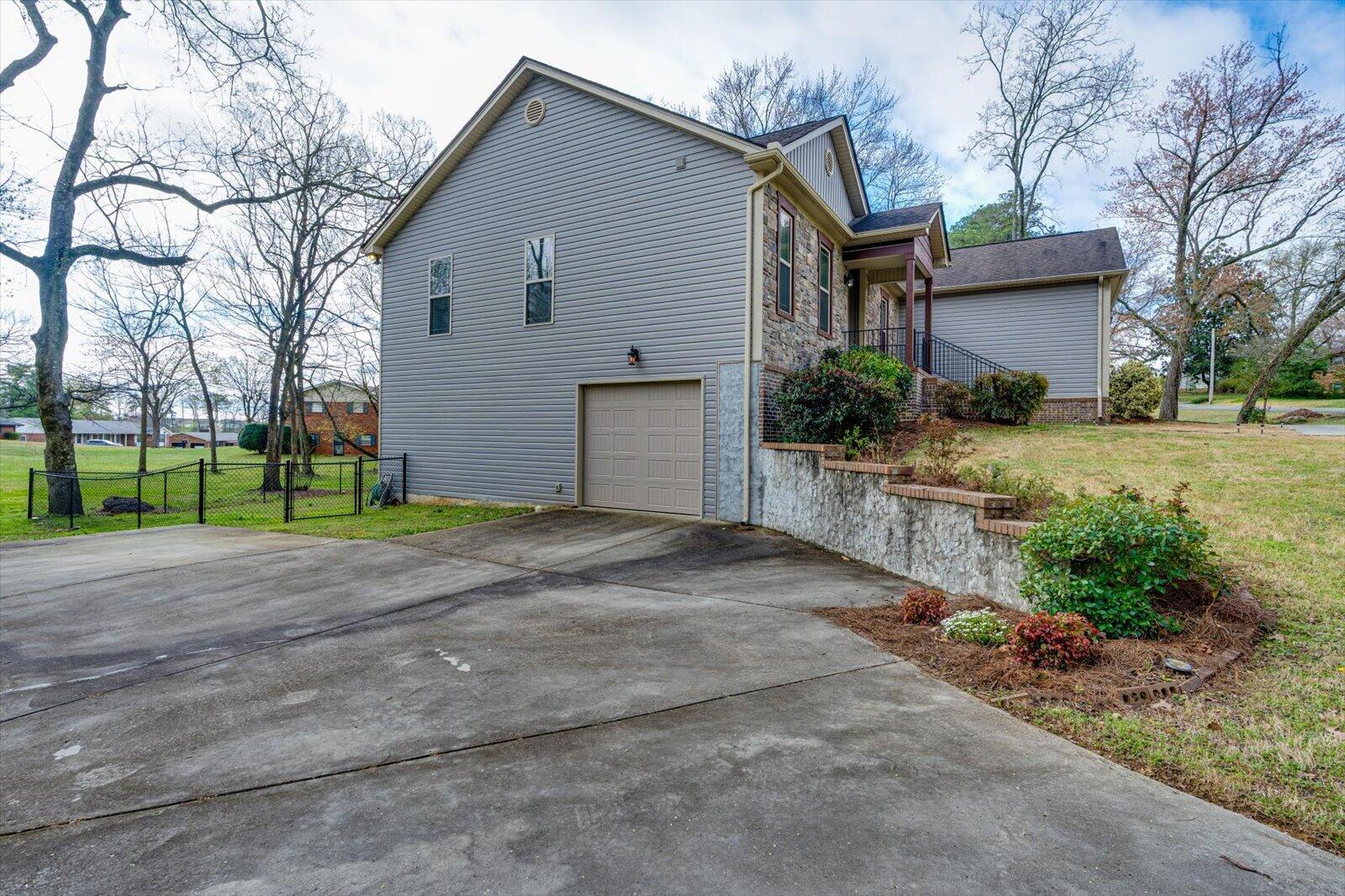 2322 Gale Lane
