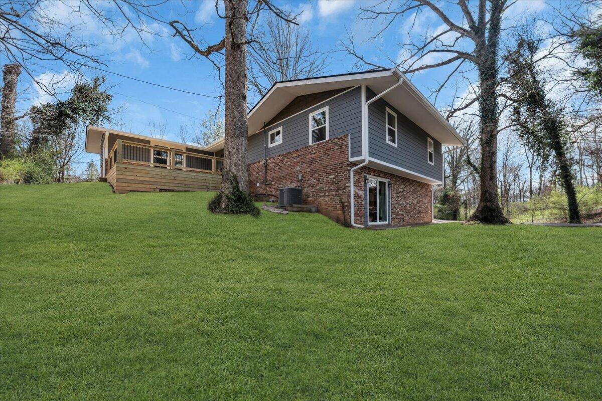 2645 Woodland Drive SE