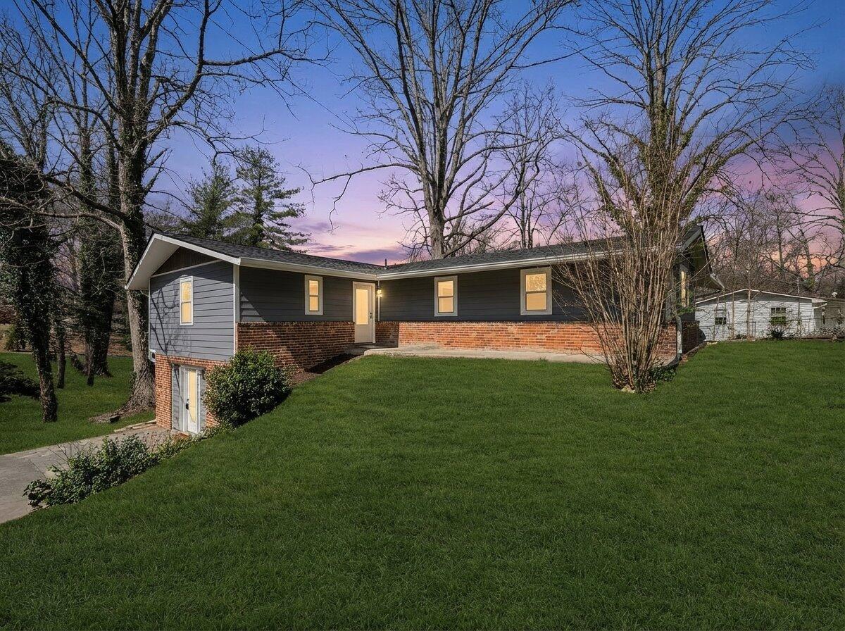2645 Woodland Drive SE