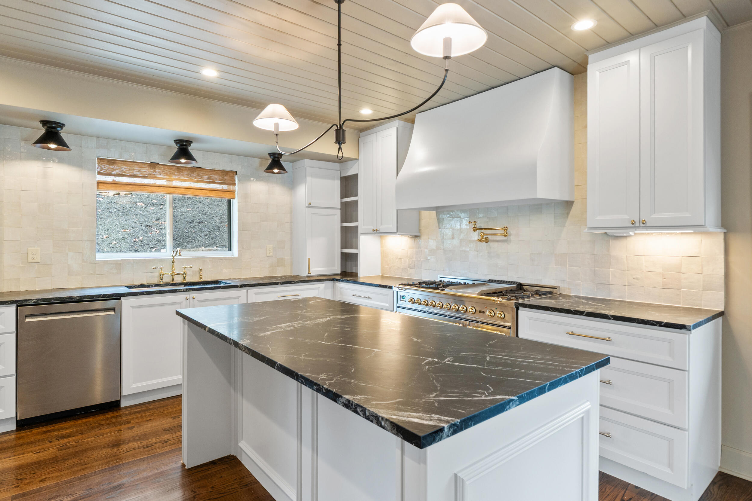 1715 Hixson Pike