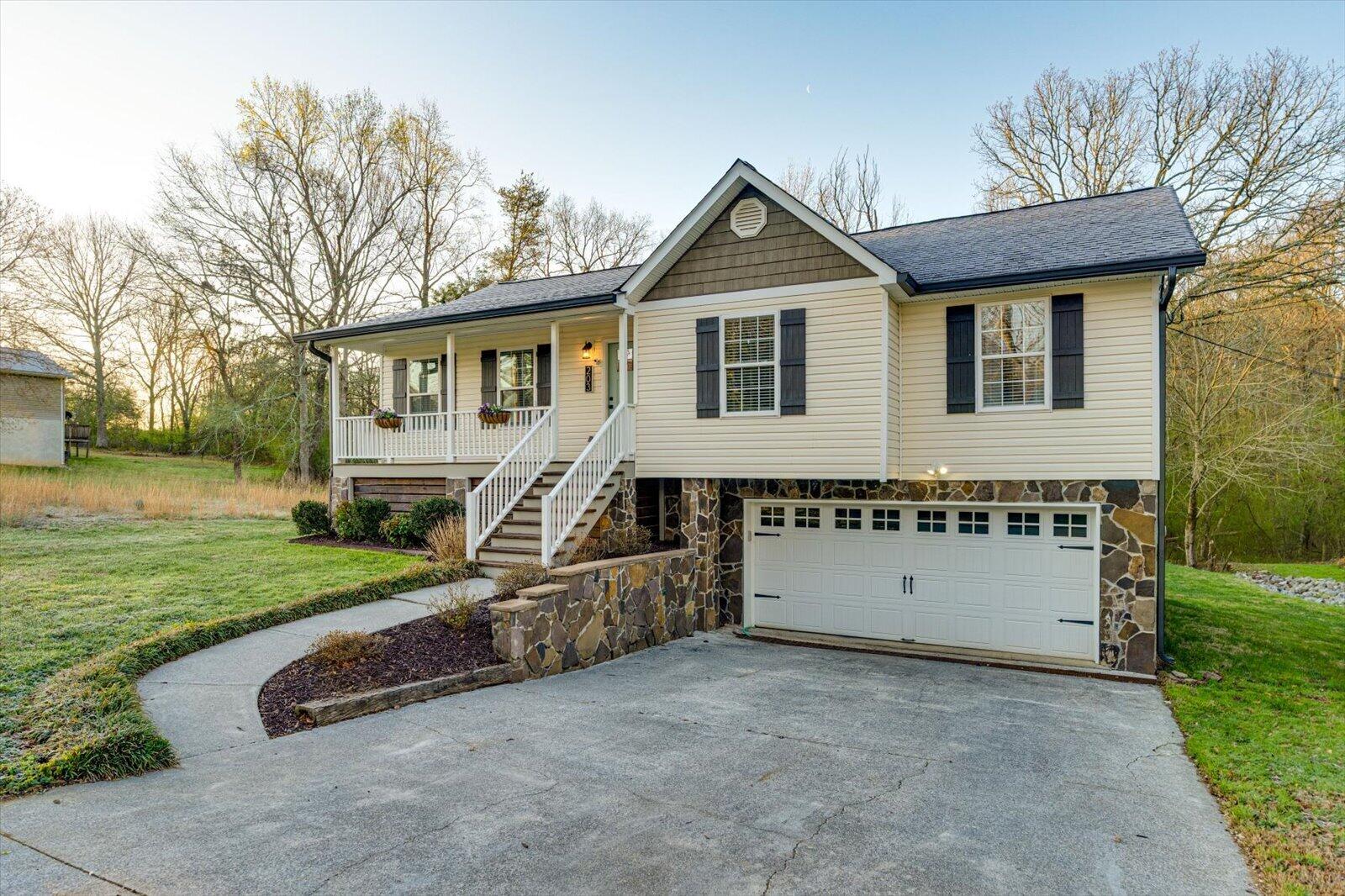 203 Darvin Lane, LaFayette