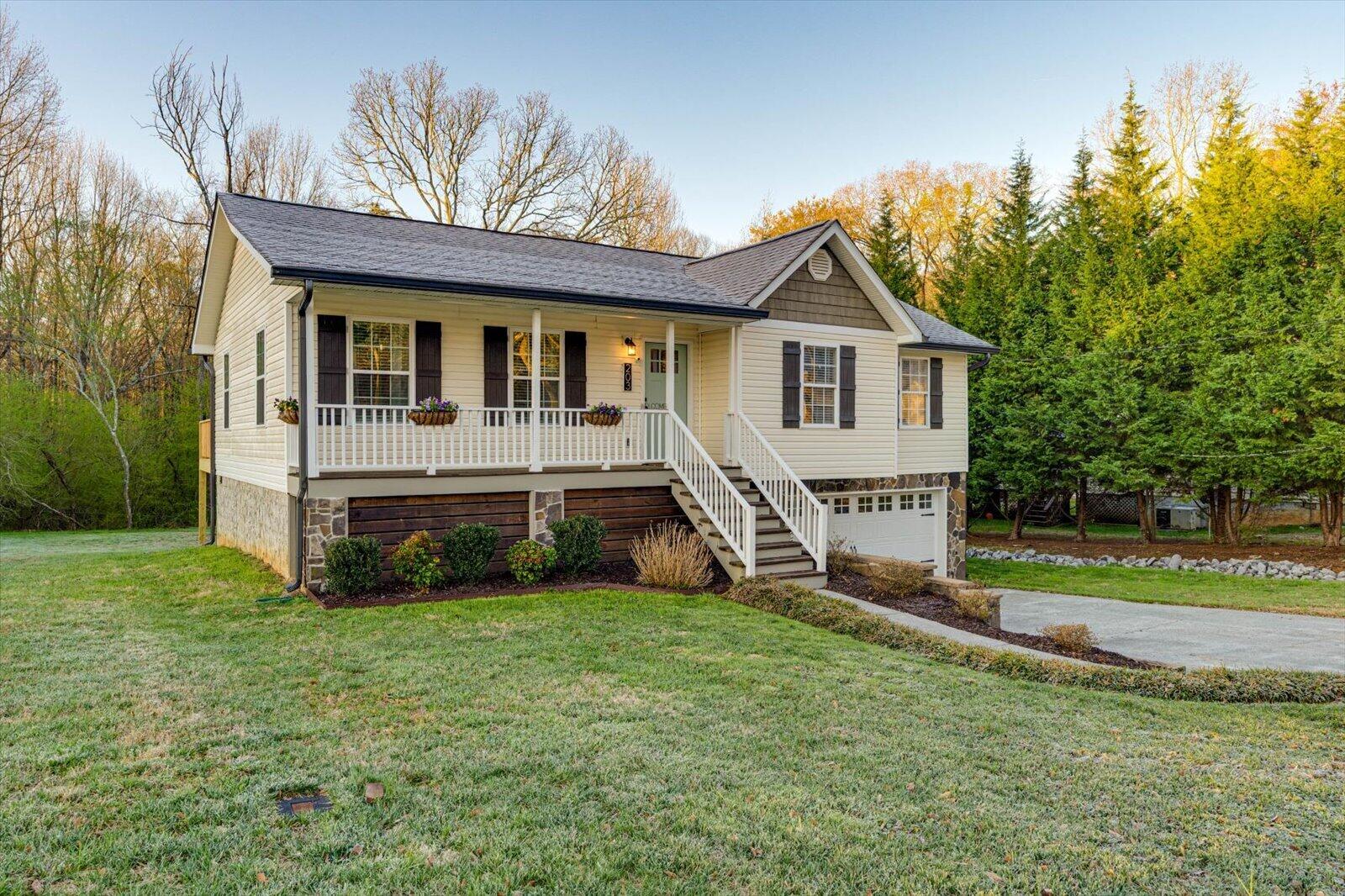 203 Darvin Lane, LaFayette