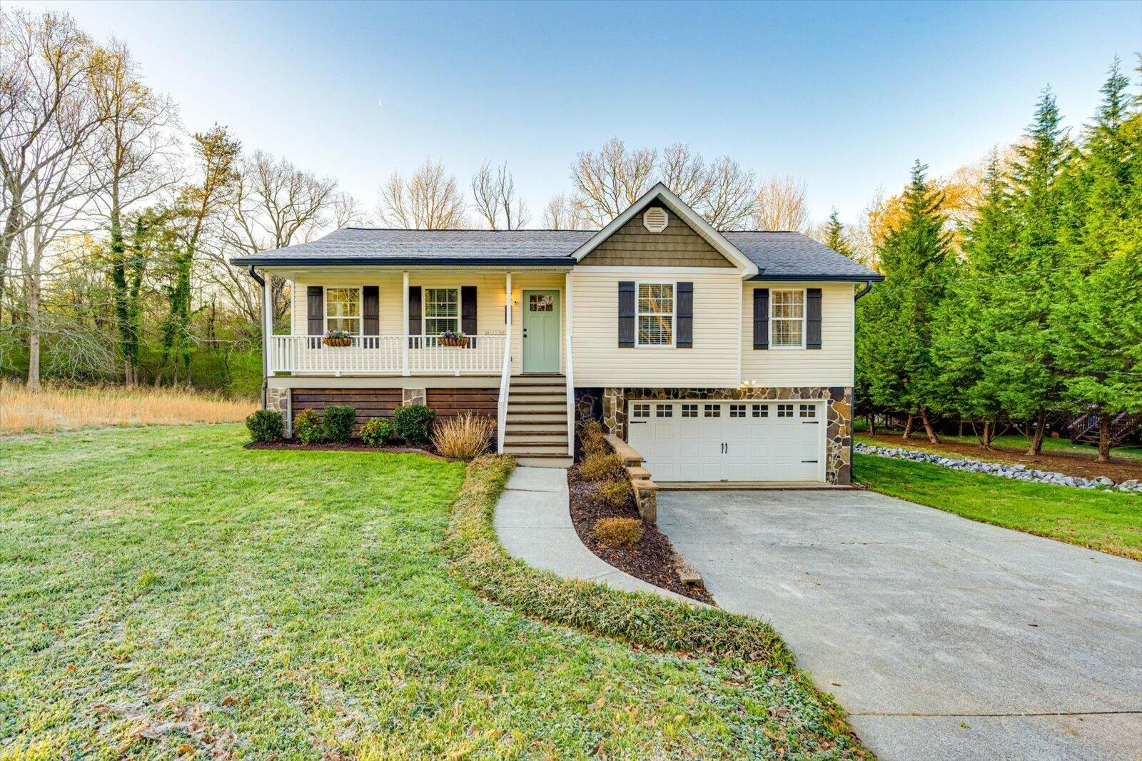 203 Darvin Lane, LaFayette
