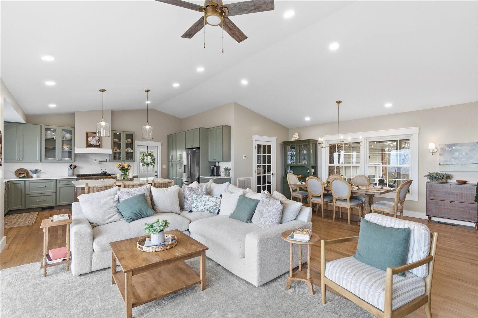 6216 Forest Park Drive