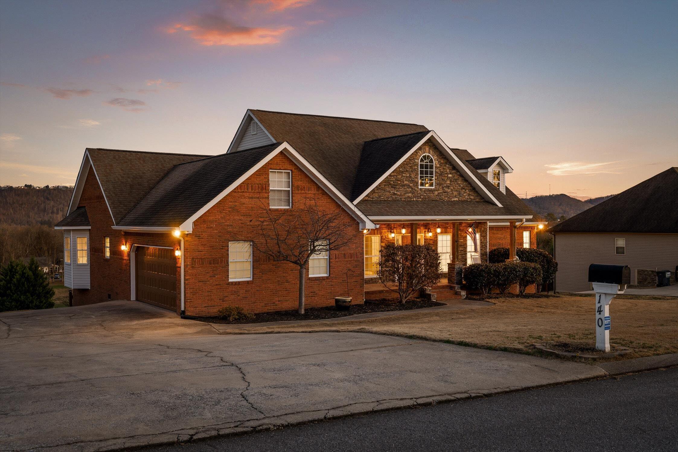 140 Thorncrest Drive