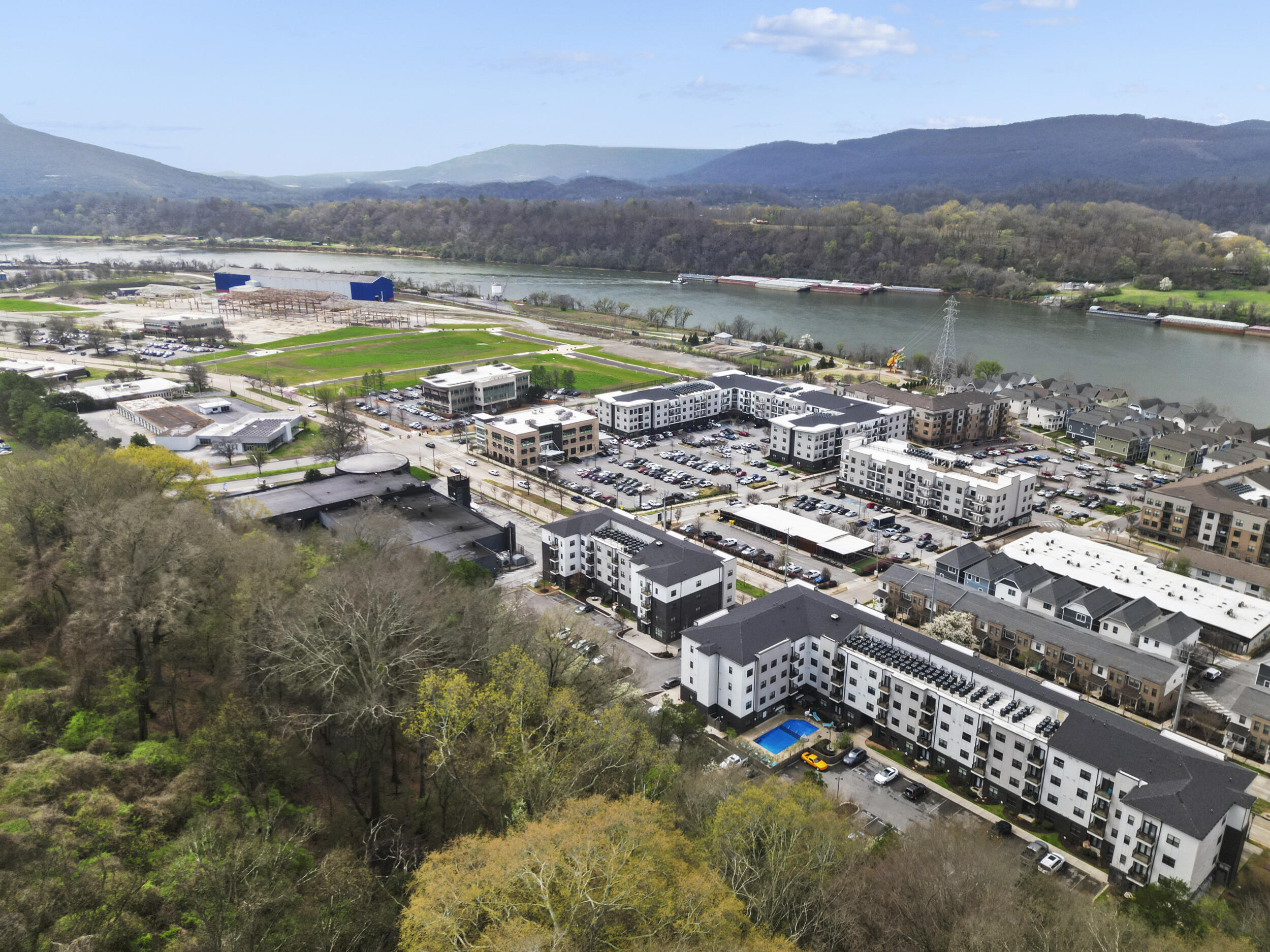 804 Riverfront Parkway, 302