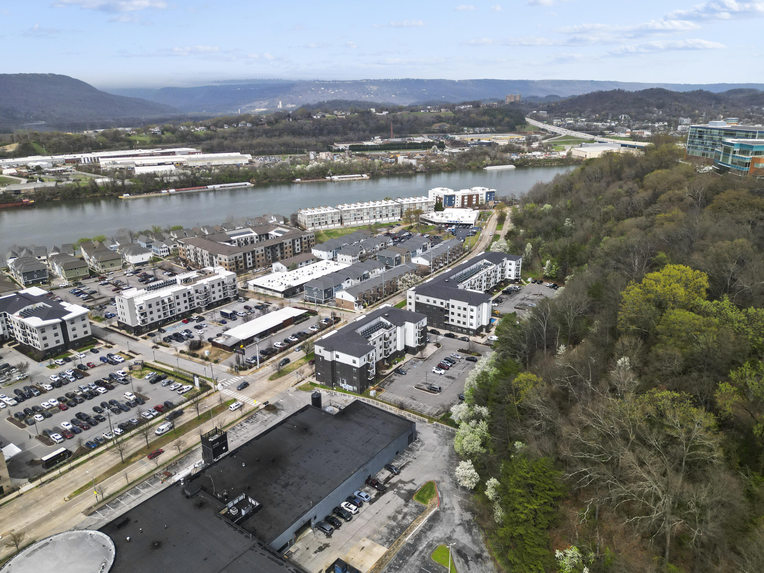 804 Riverfront Parkway, 302