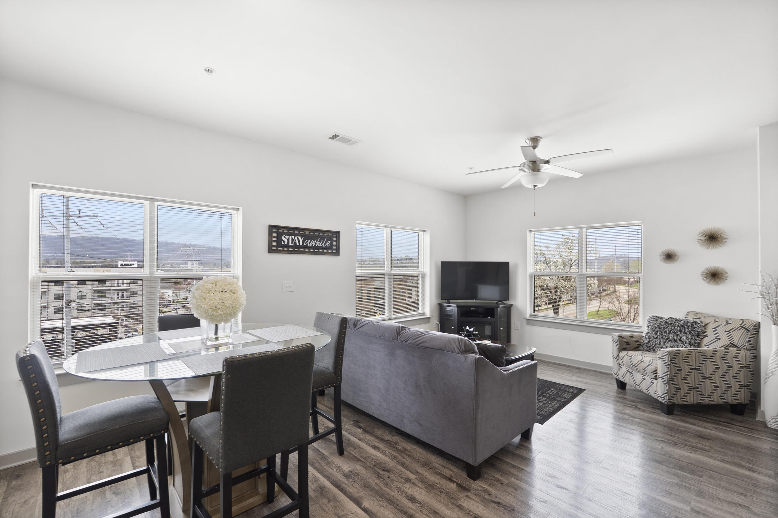 804 Riverfront Parkway, 302