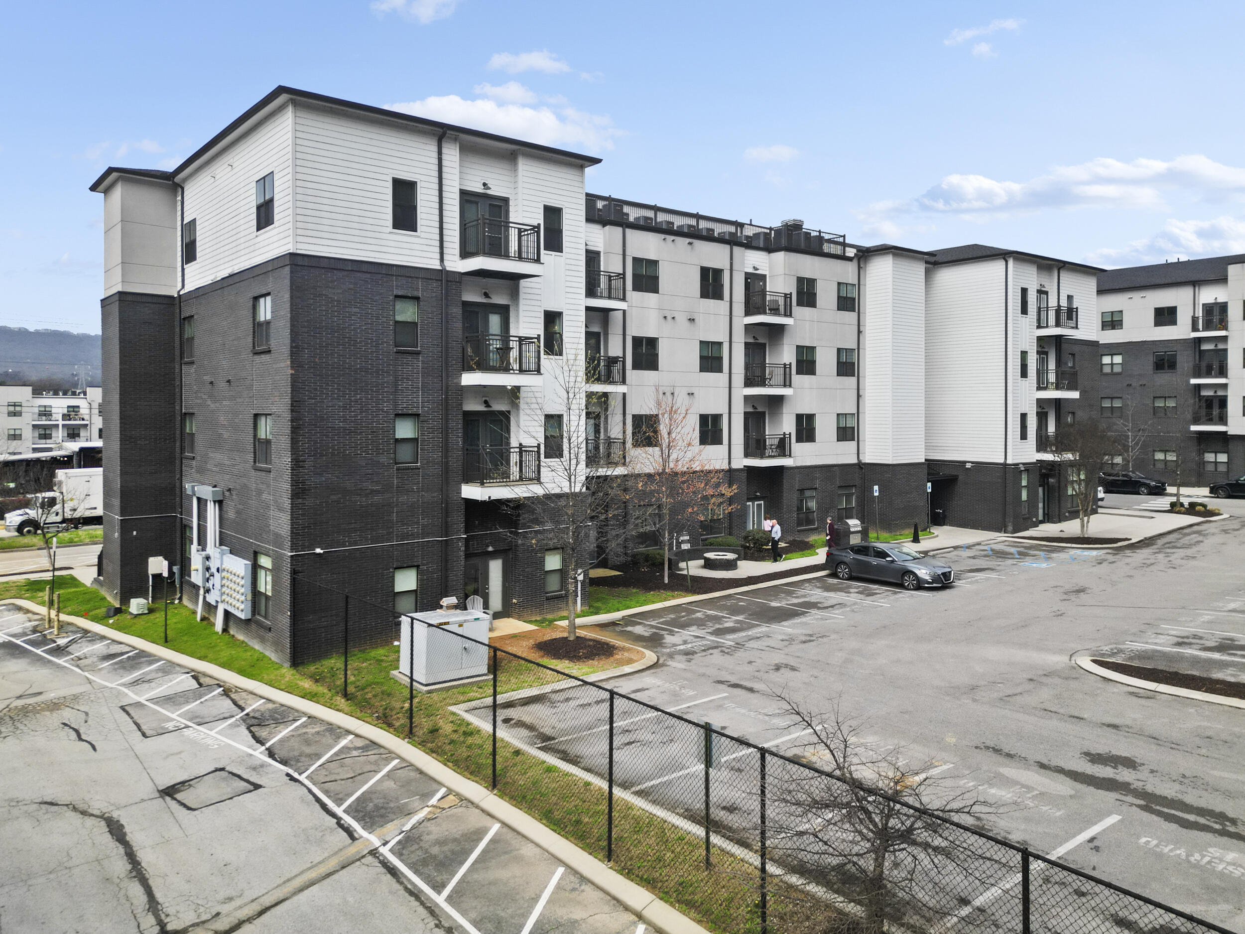 804 Riverfront Parkway, 302