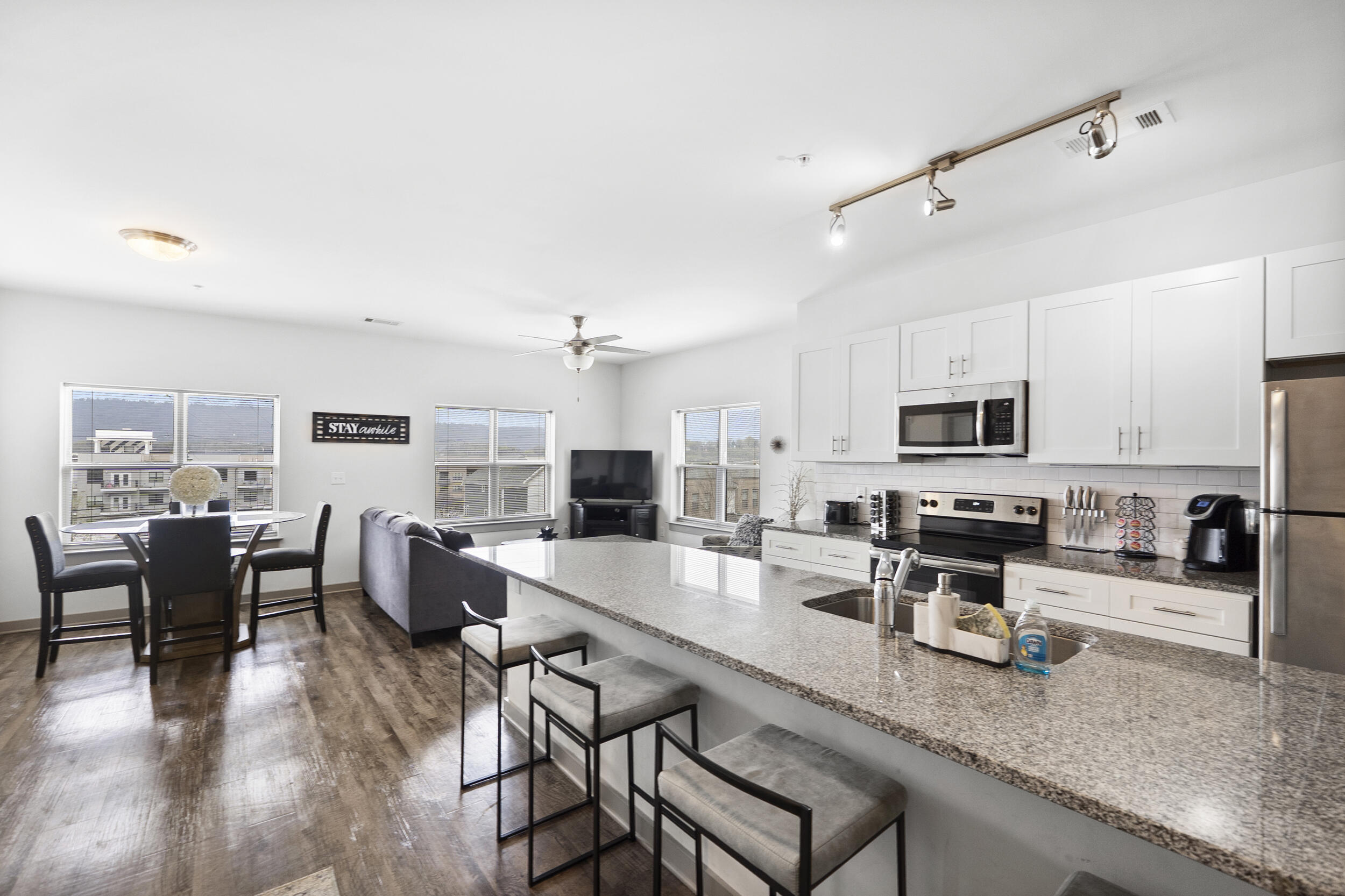 804 Riverfront Parkway, 302