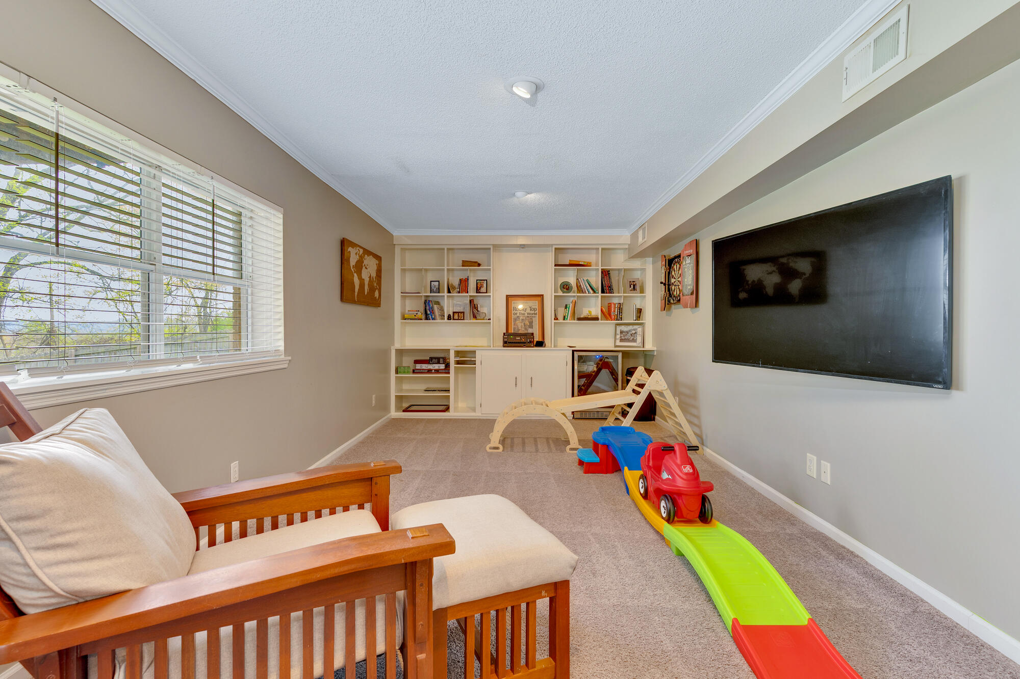 1325 Highland Road