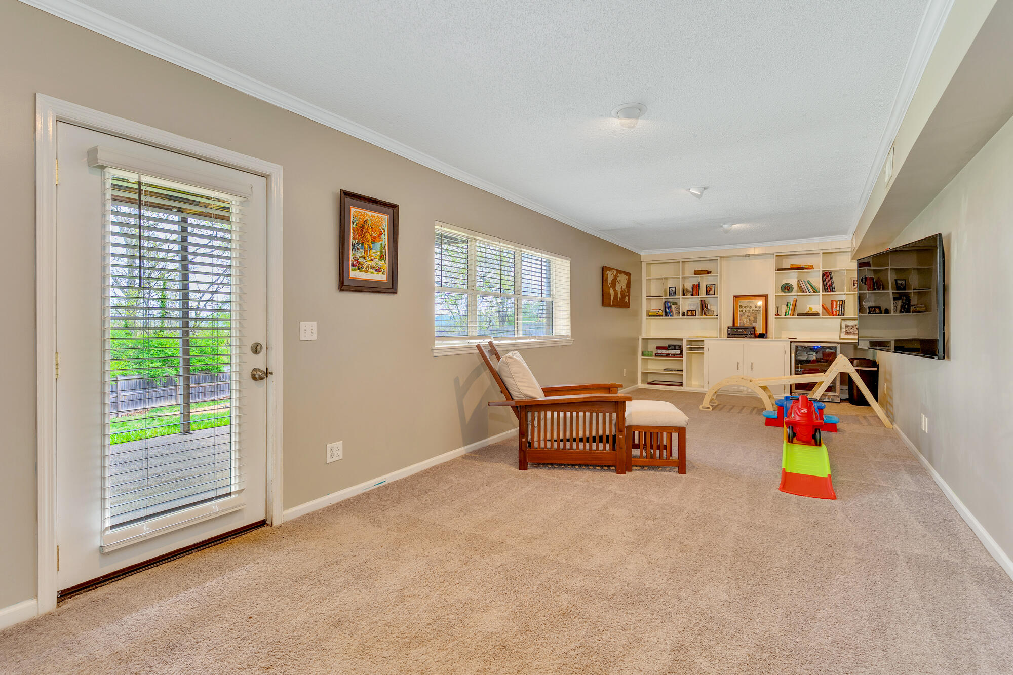 1325 Highland Road