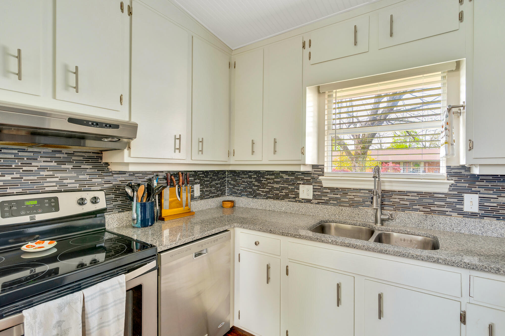 1325 Highland Road