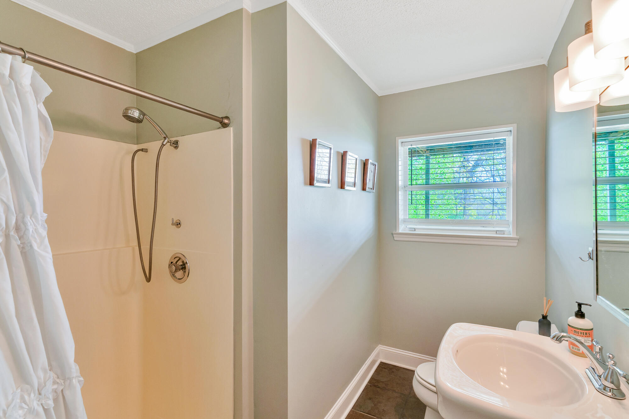 1325 Highland Road