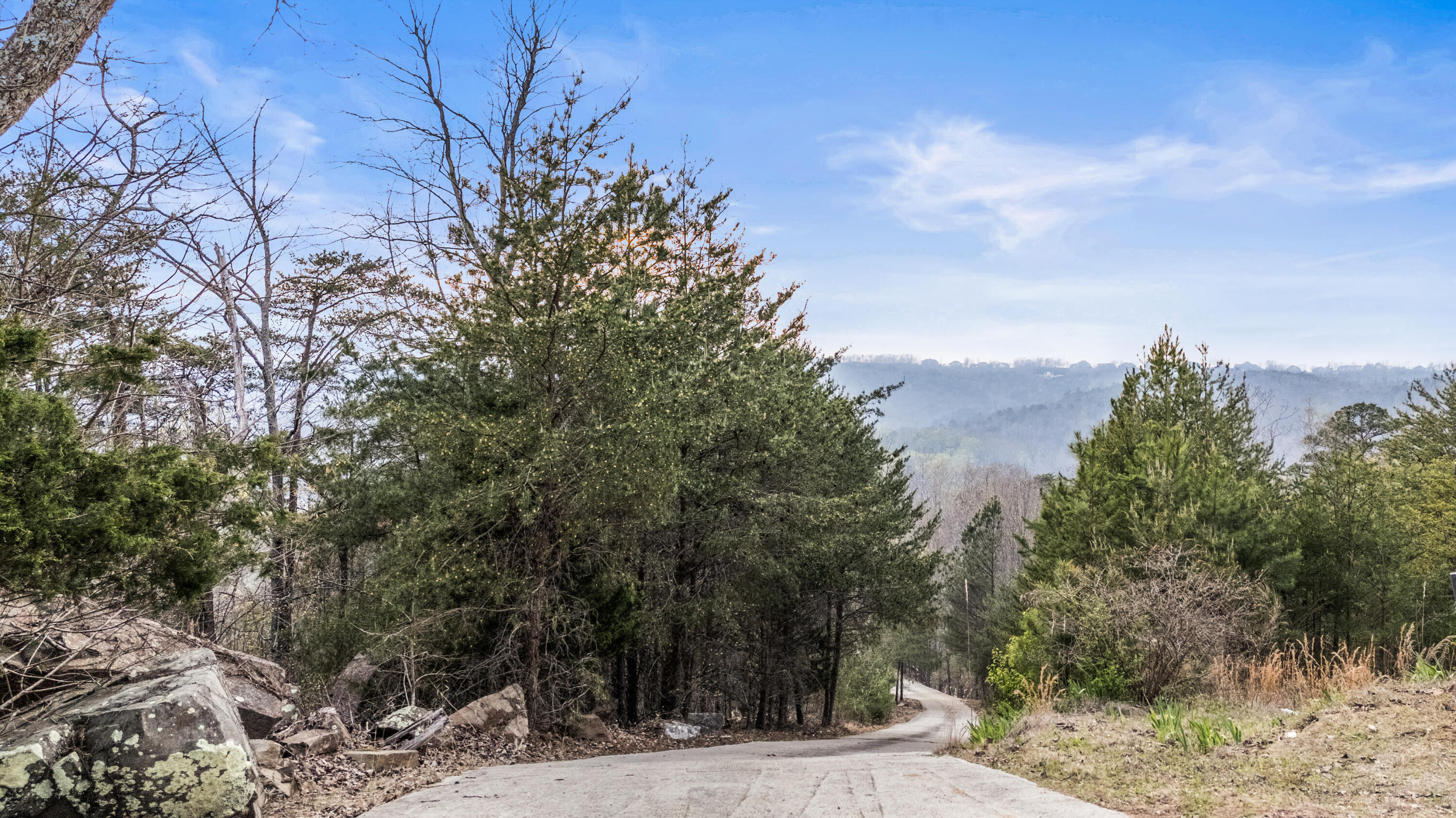 7174 White Oak Valley Road, McDonald