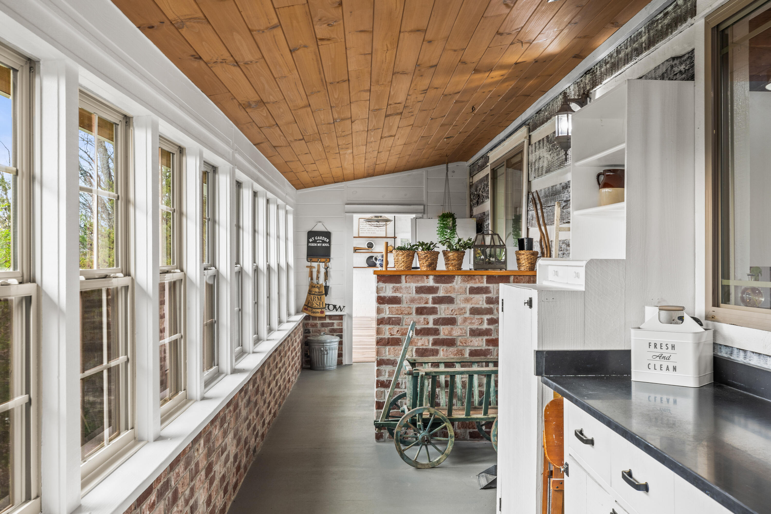 7174 White Oak Valley Road, McDonald