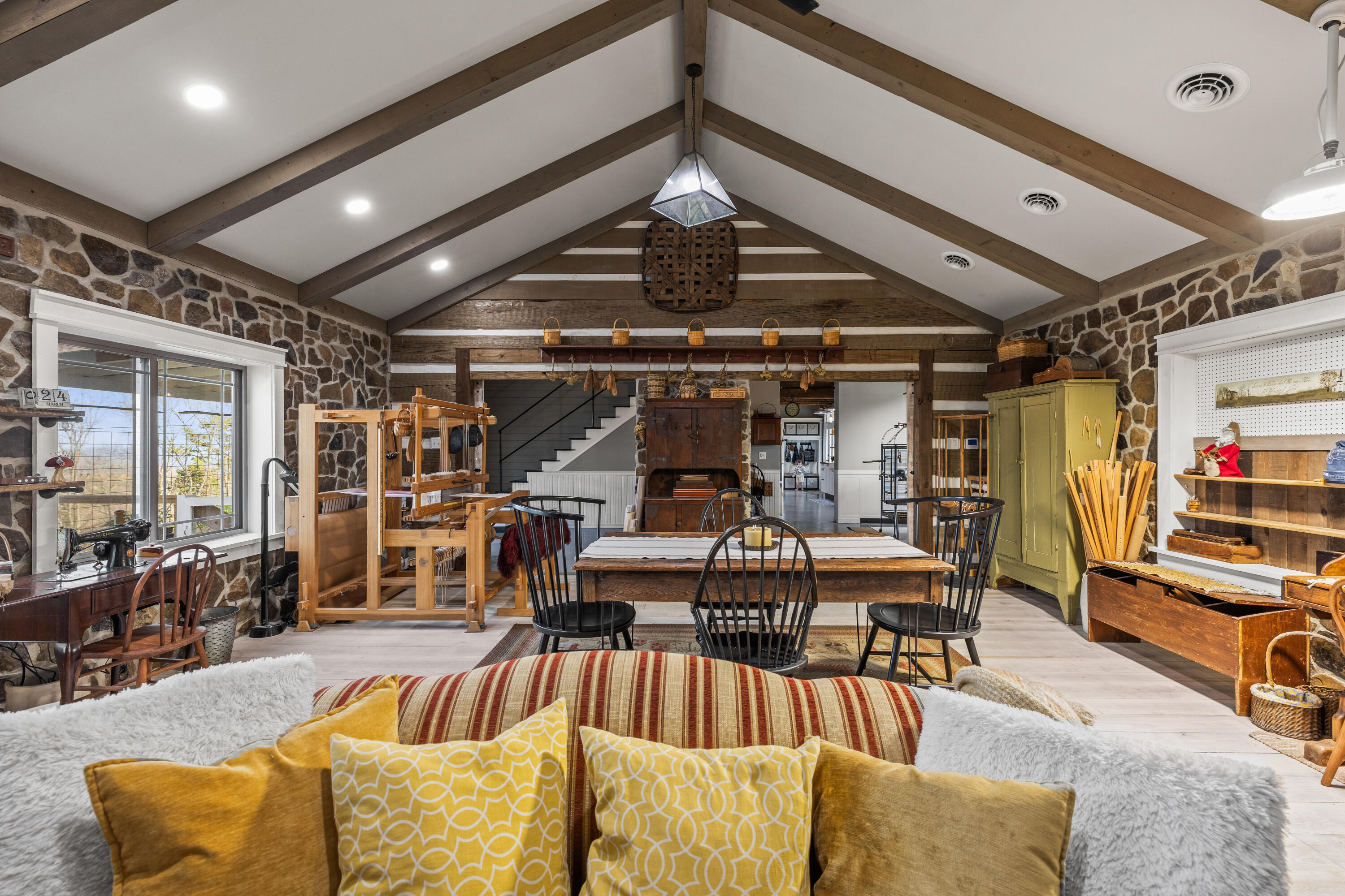 7174 White Oak Valley Road, McDonald