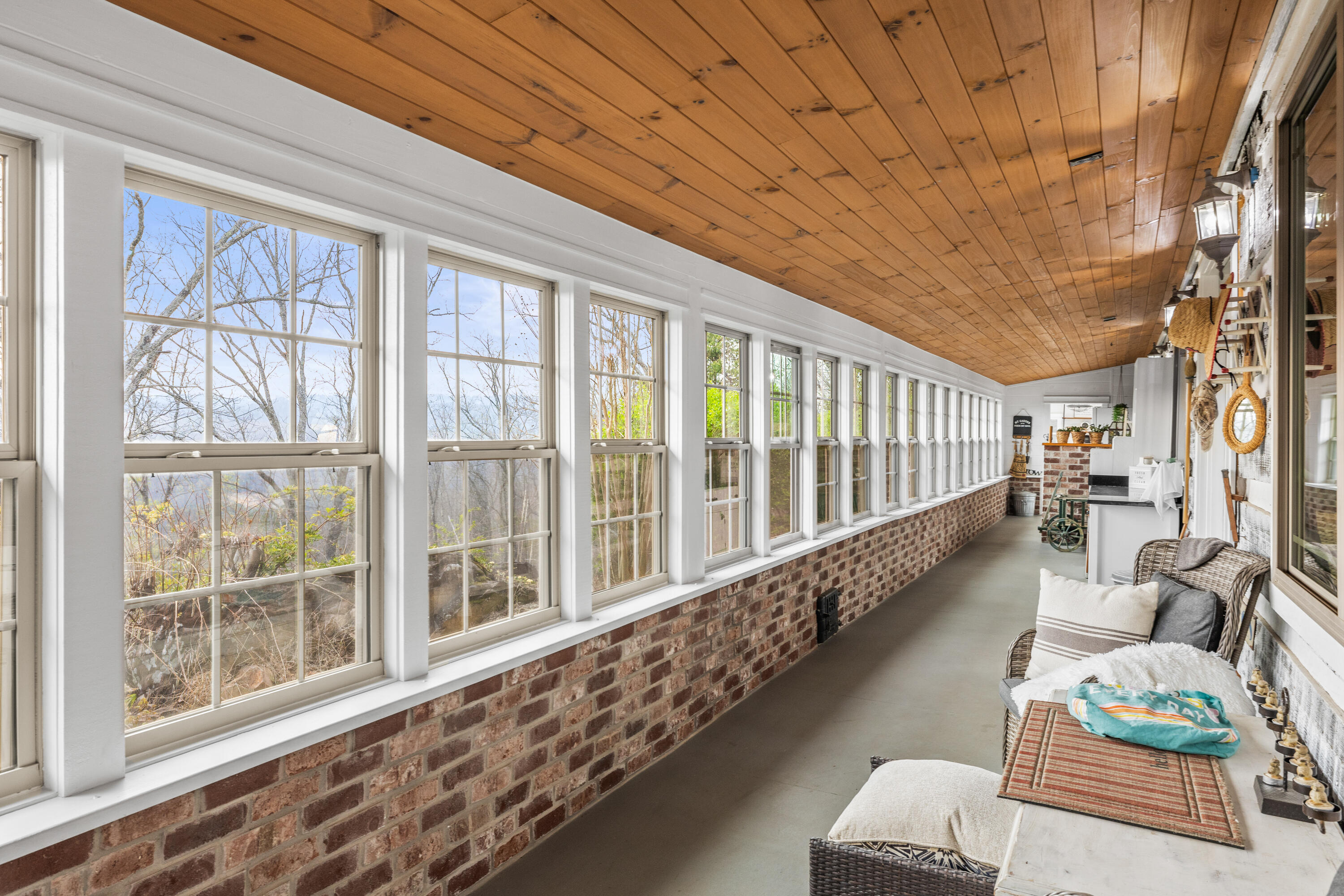 7174 White Oak Valley Road, McDonald