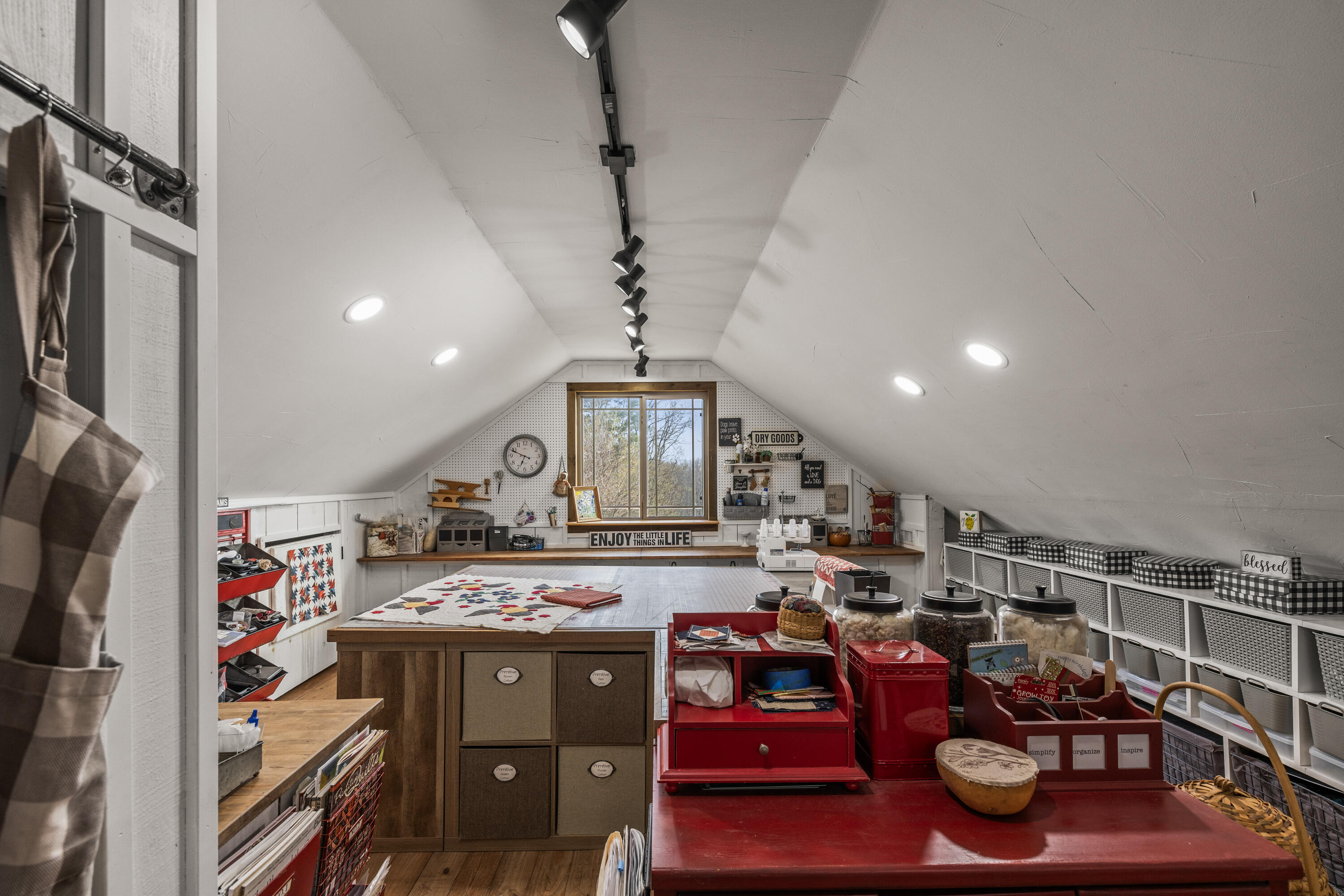 7174 White Oak Valley Road, McDonald