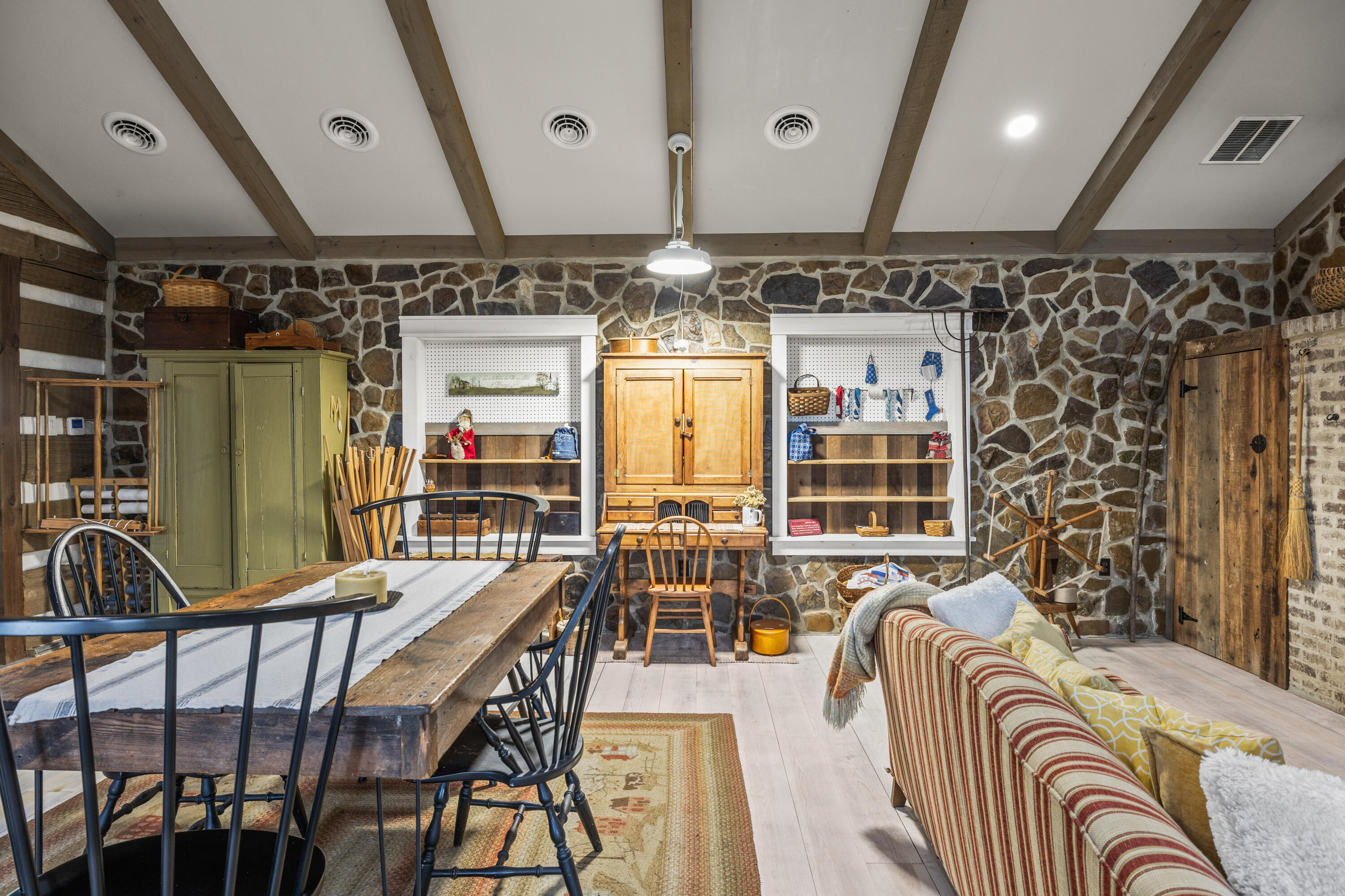 7174 White Oak Valley Road, McDonald