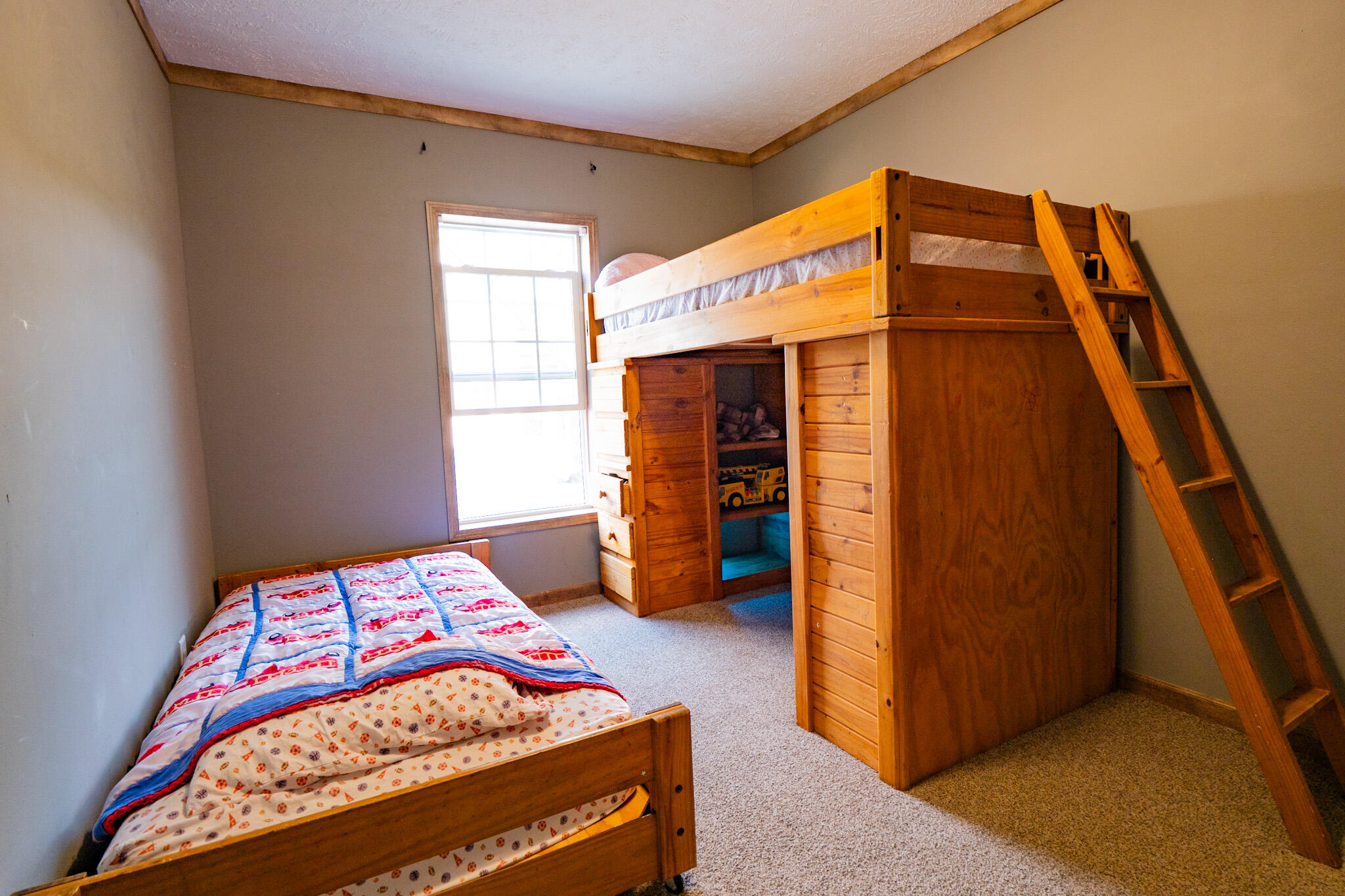 560 S Ridge Line Road