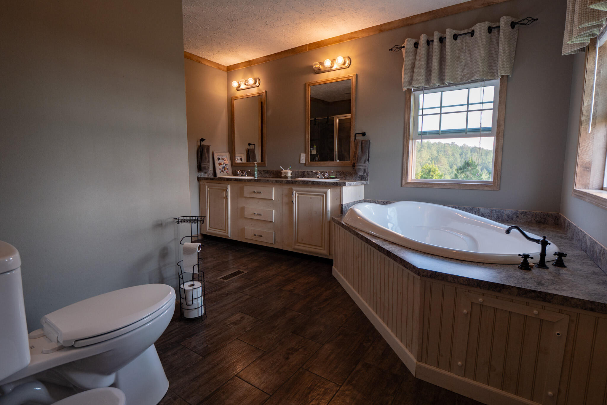 560 S Ridge Line Road